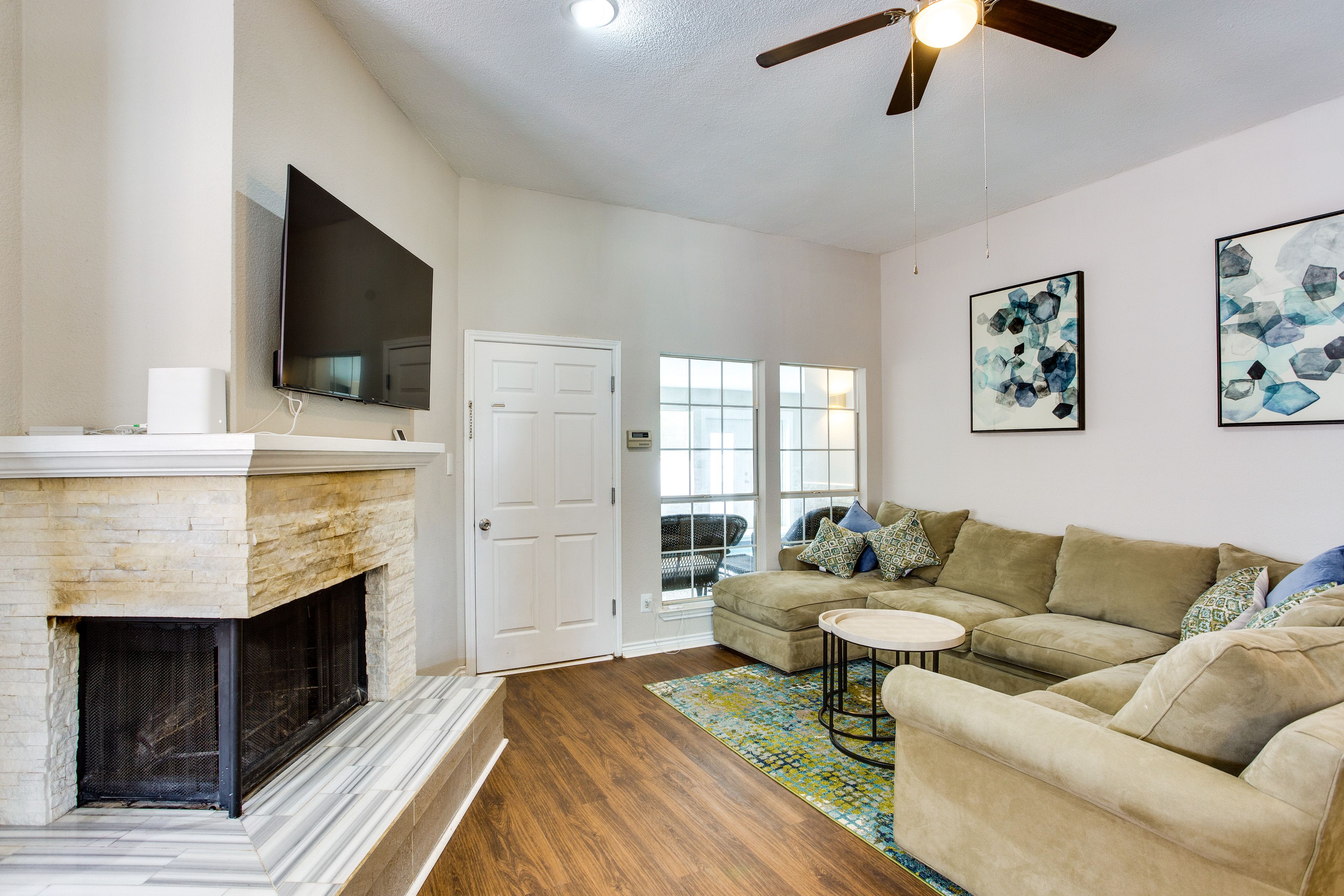 Living Room | Smart TV
