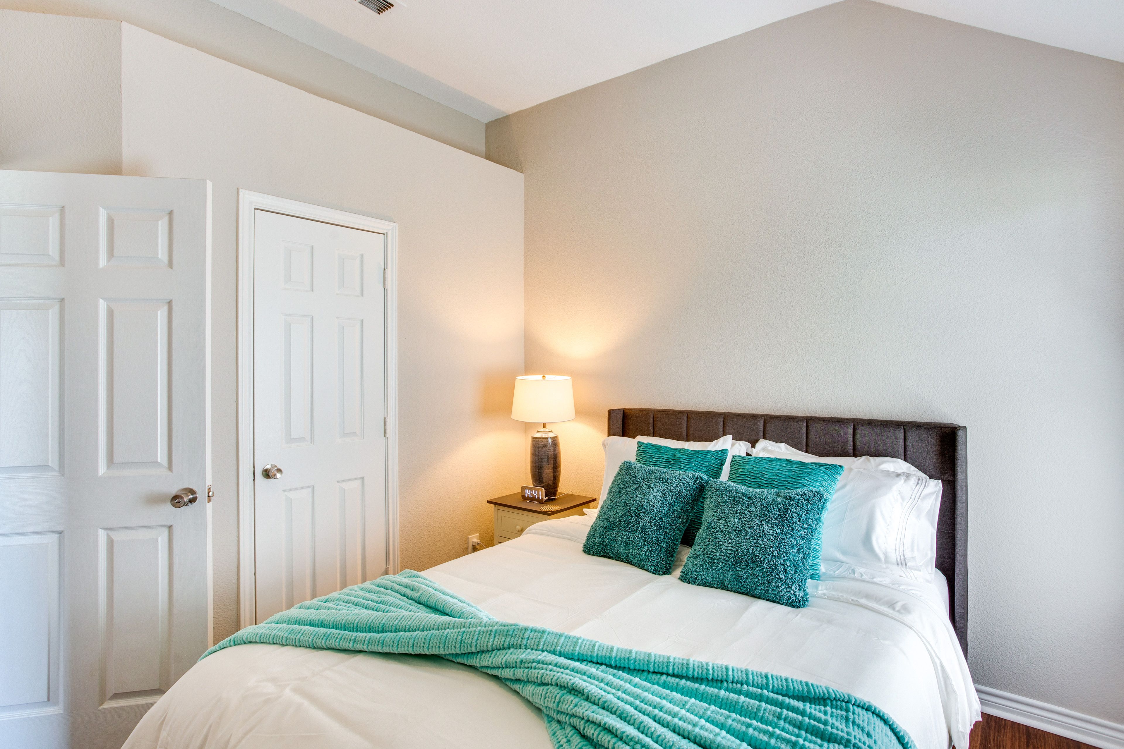 Bedroom 2 | Queen Bed