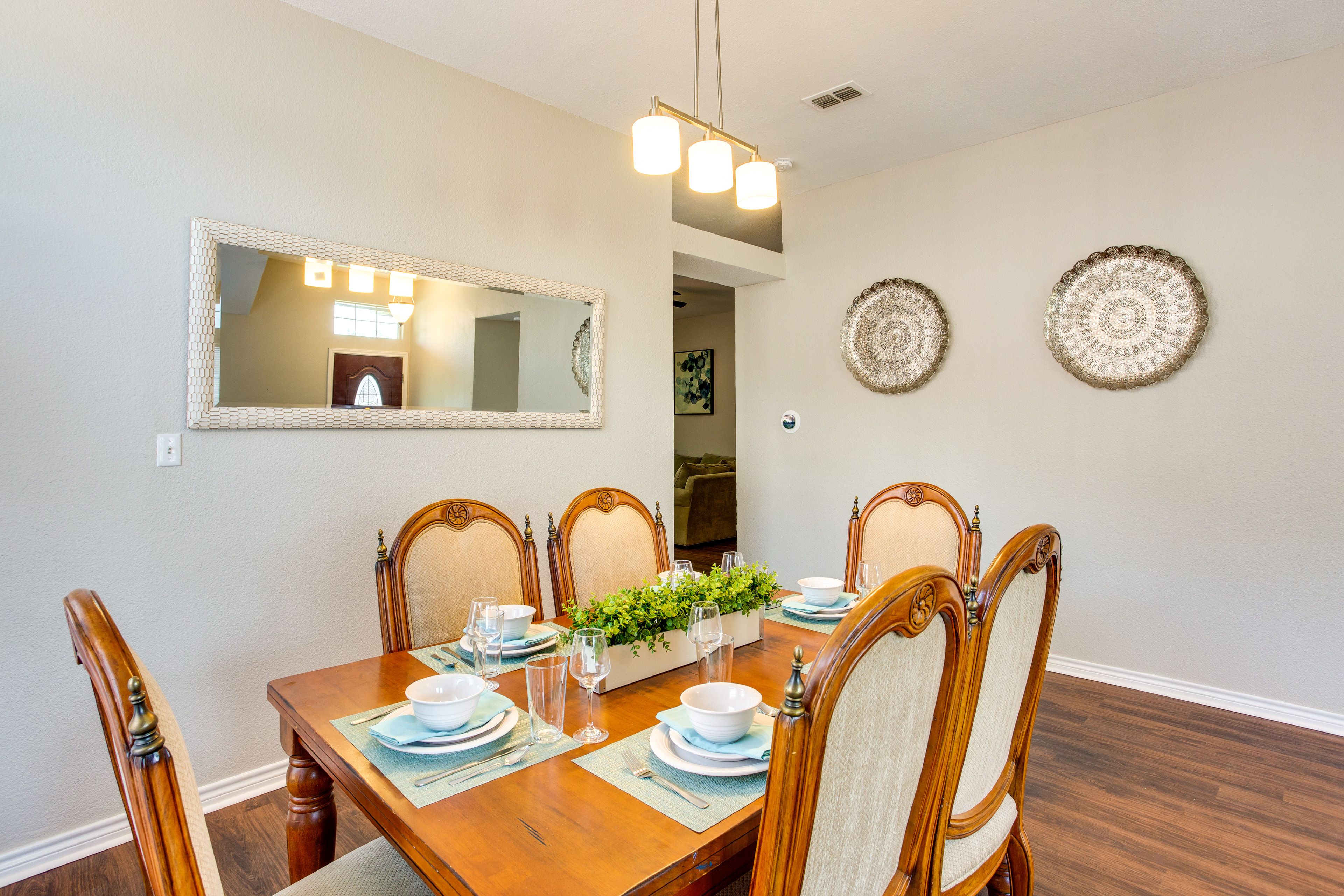 Dining Area | Dishware/Flatware Provided