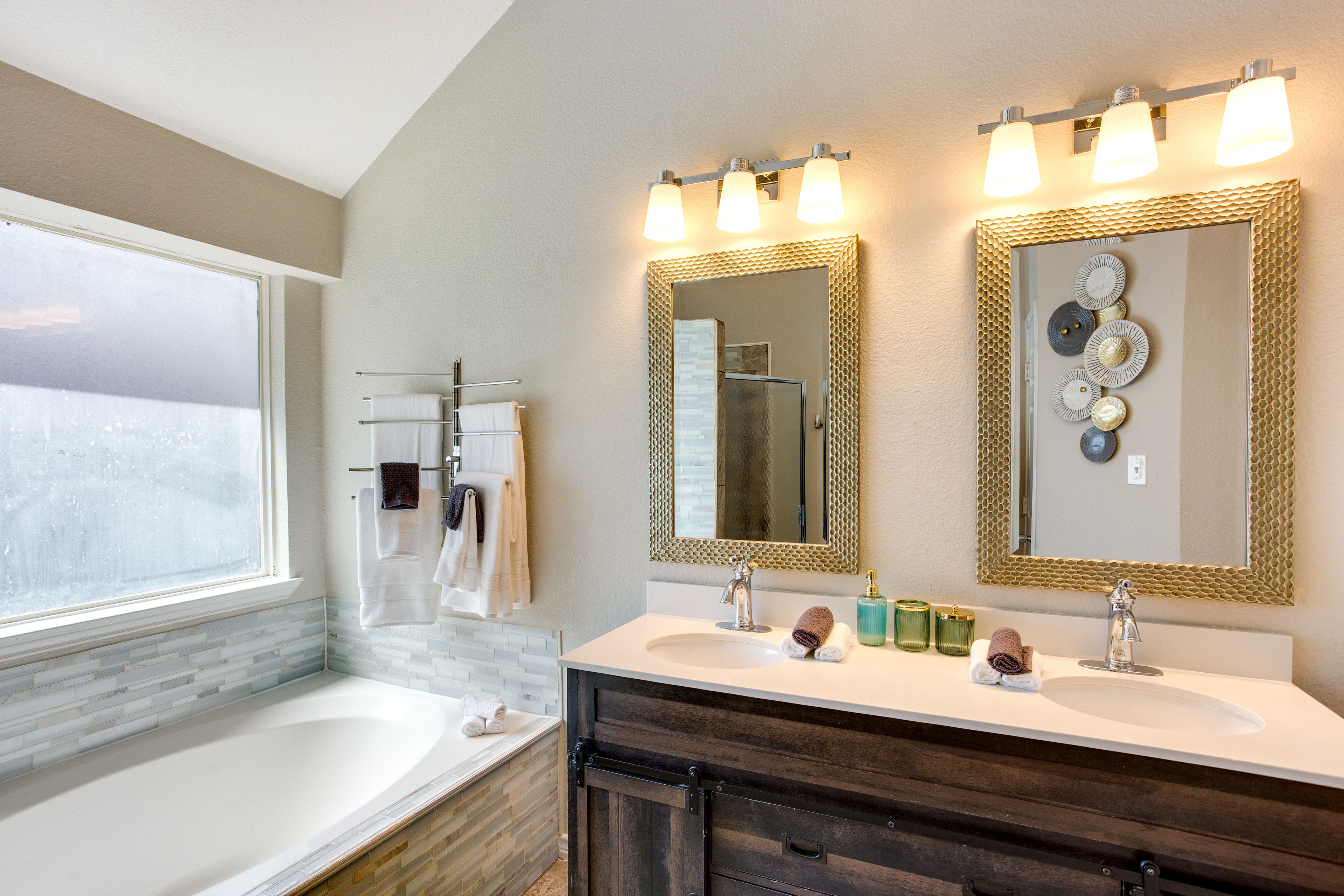 En-Suite Bathroom | Towels Provided | Complimentary Toiletries