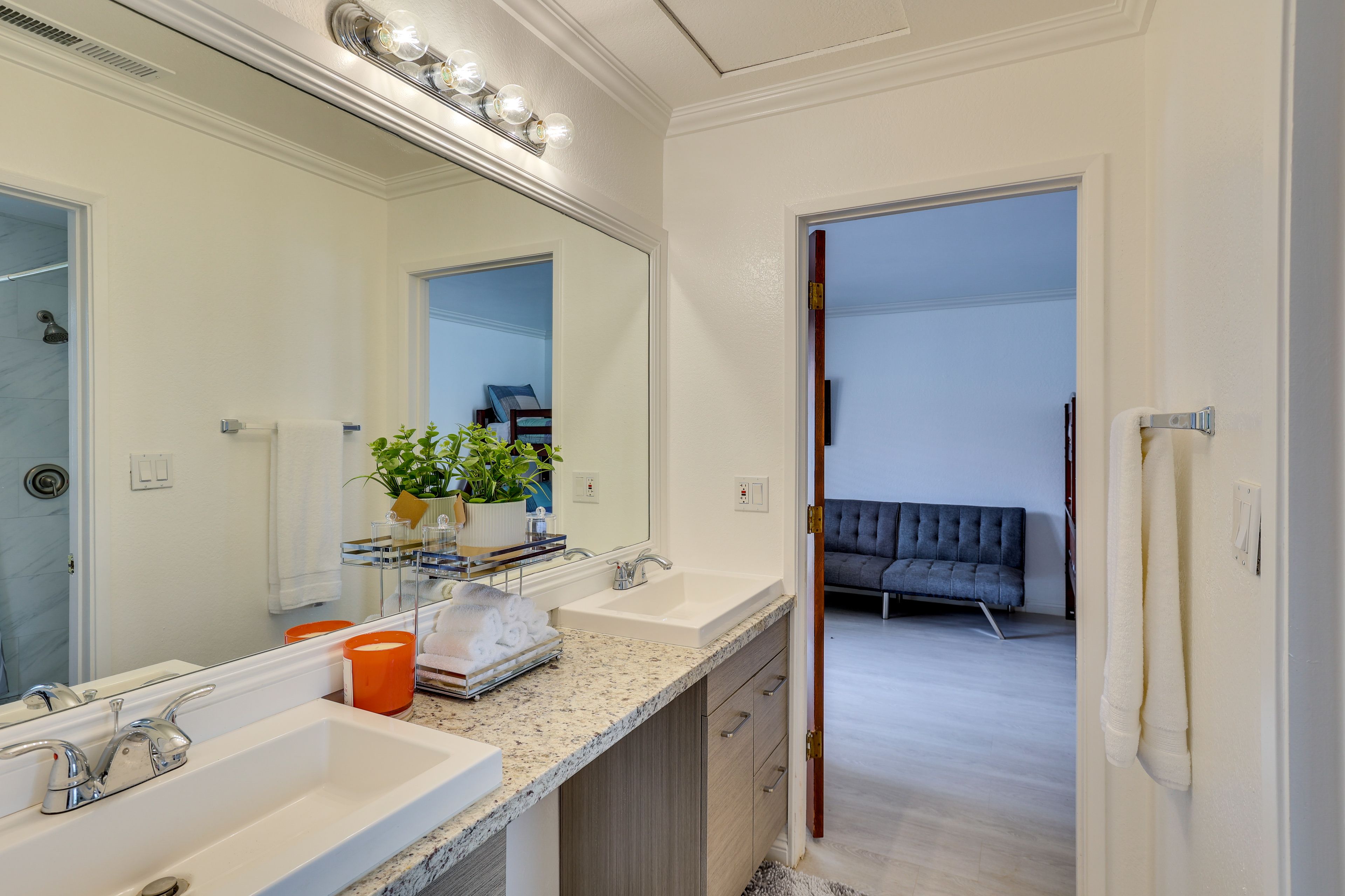 Full Bathroom | Hair Dryer | Iron & Board
