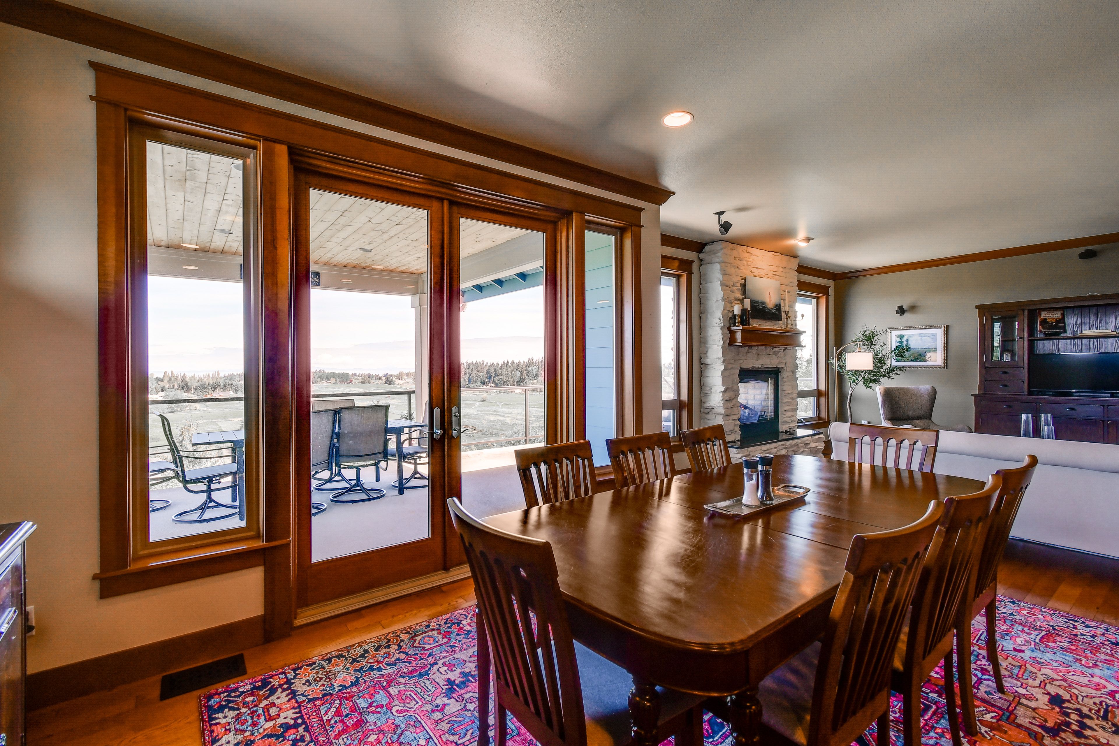 Dining Area | Dishware & Flatware Provided