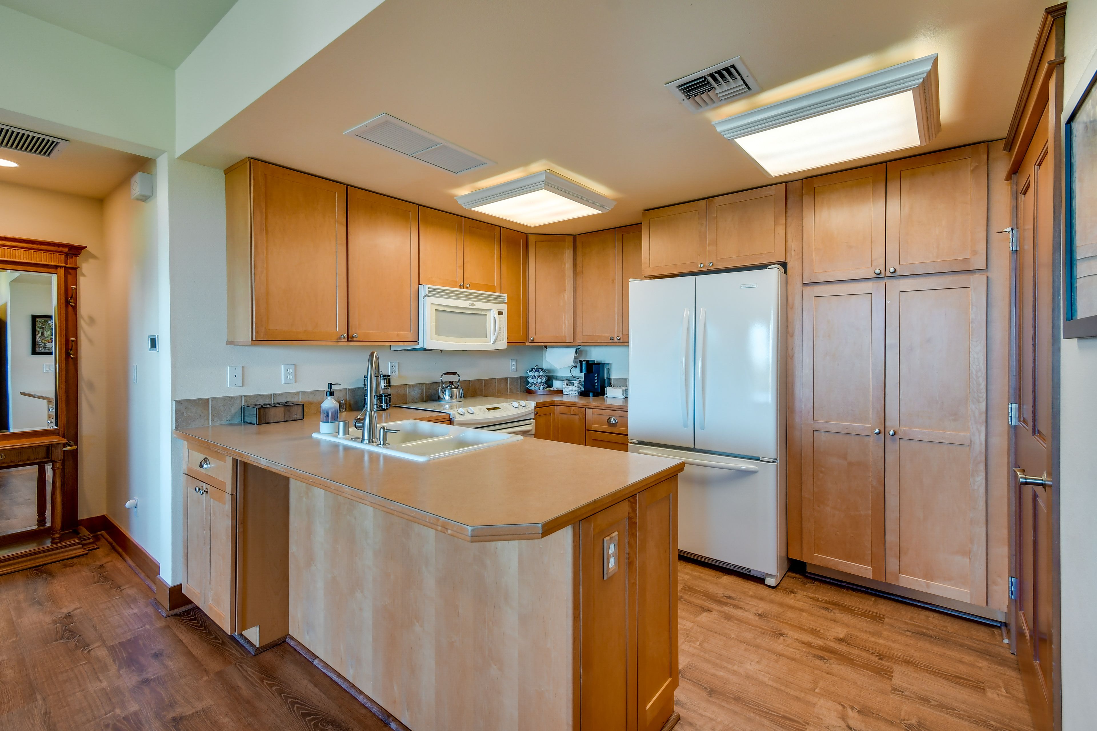 Finished Basement | Eat-In Kitchen | Spices | Toaster | Toaster Oven