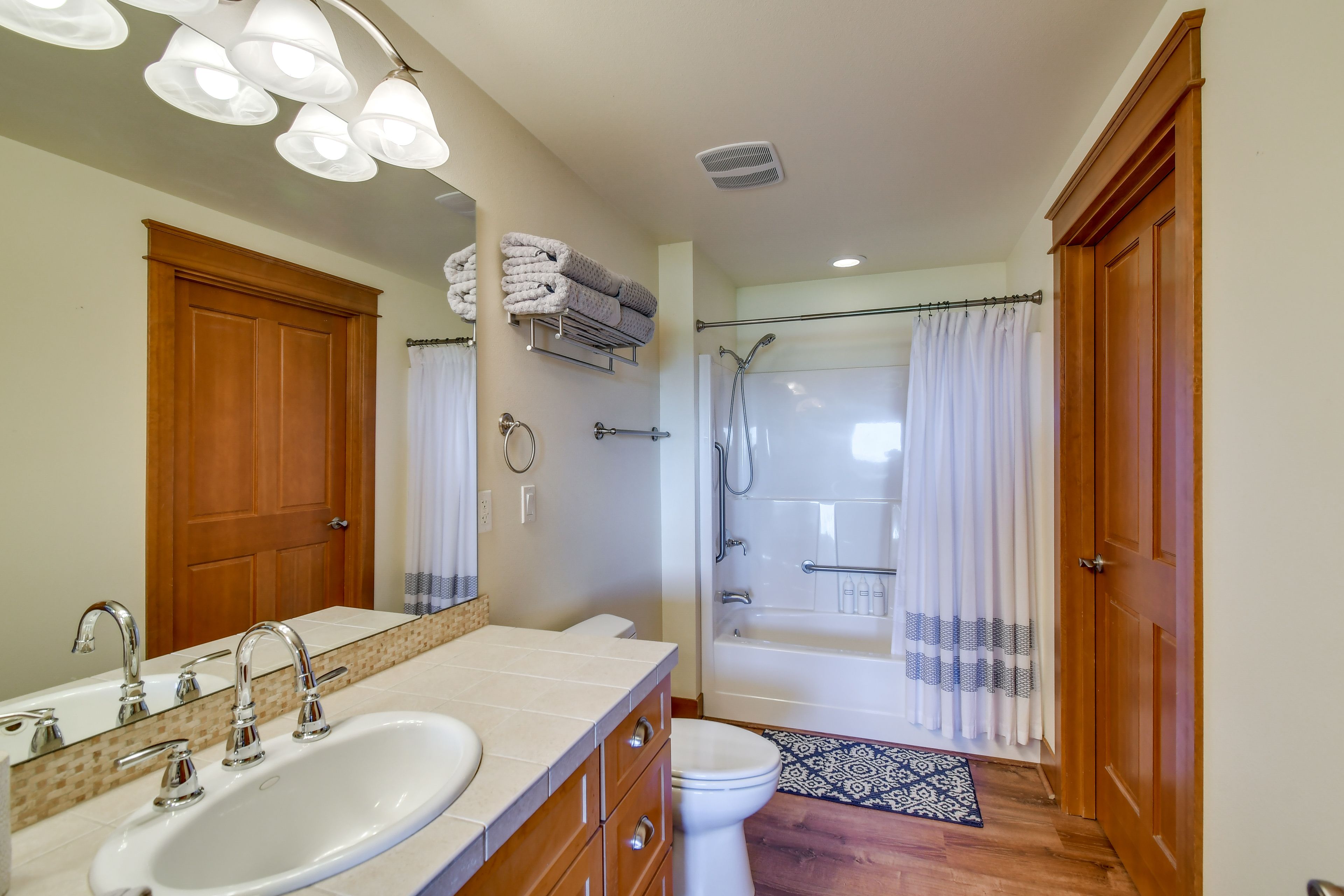 En-Suite Bathroom | Complimentary Toiletries | Hair Dryer