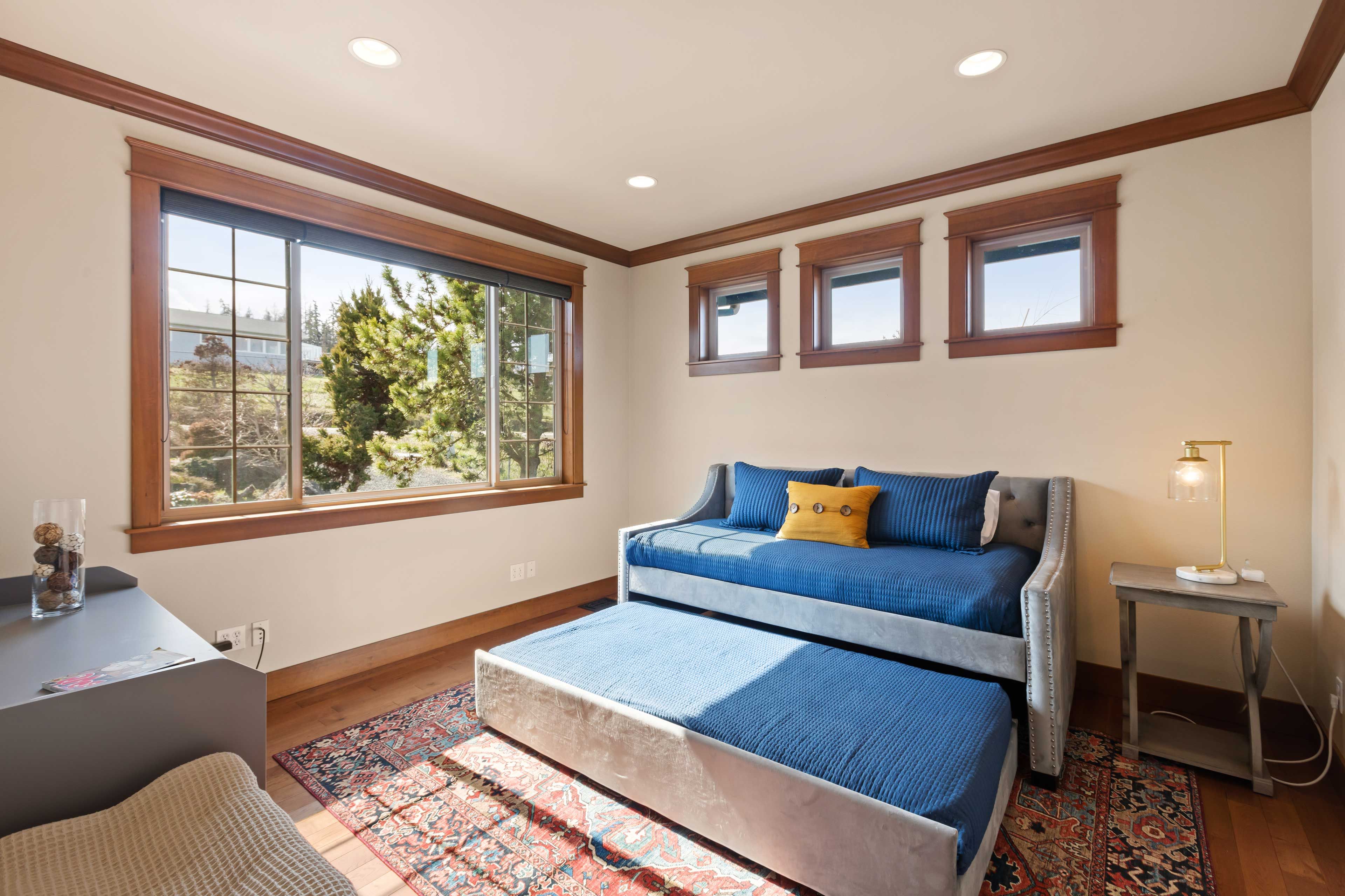 Bedroom 3 | Twin Daybed w/ Twin Trundle