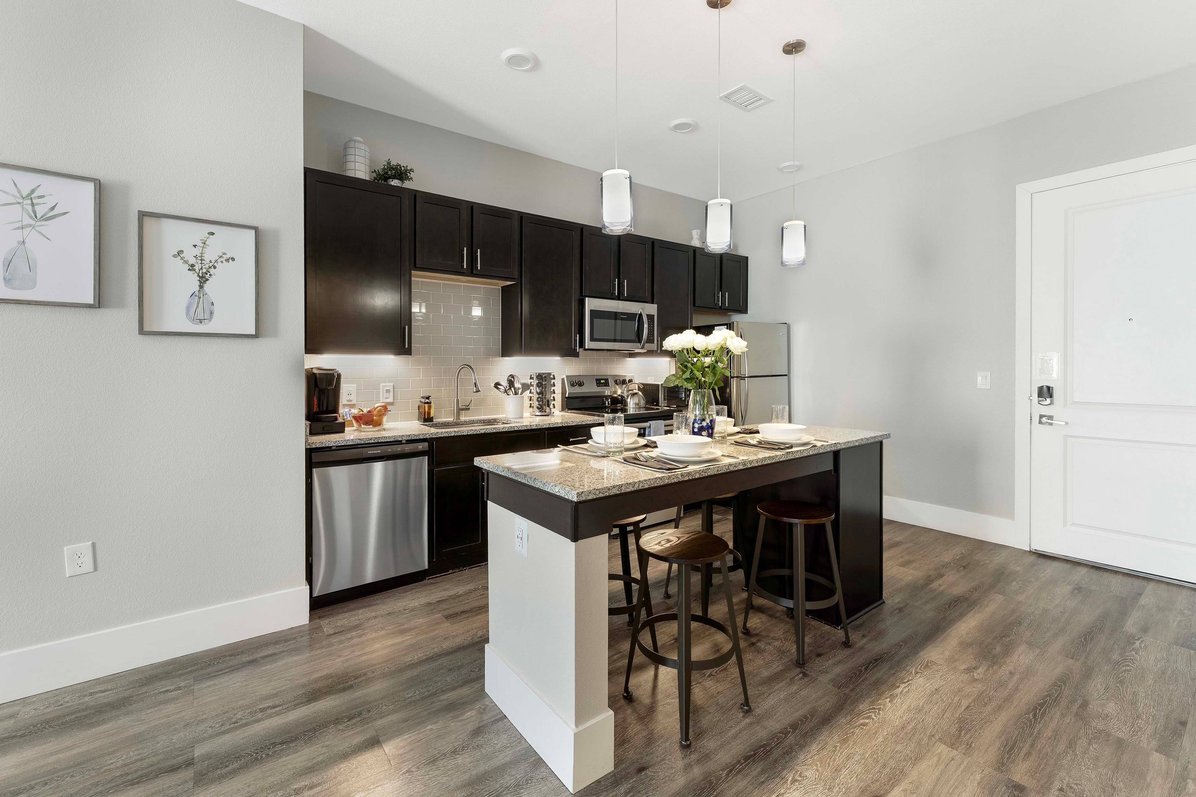 Kitchen | Breakfast Bar | Cooking Basics | Dishwasher