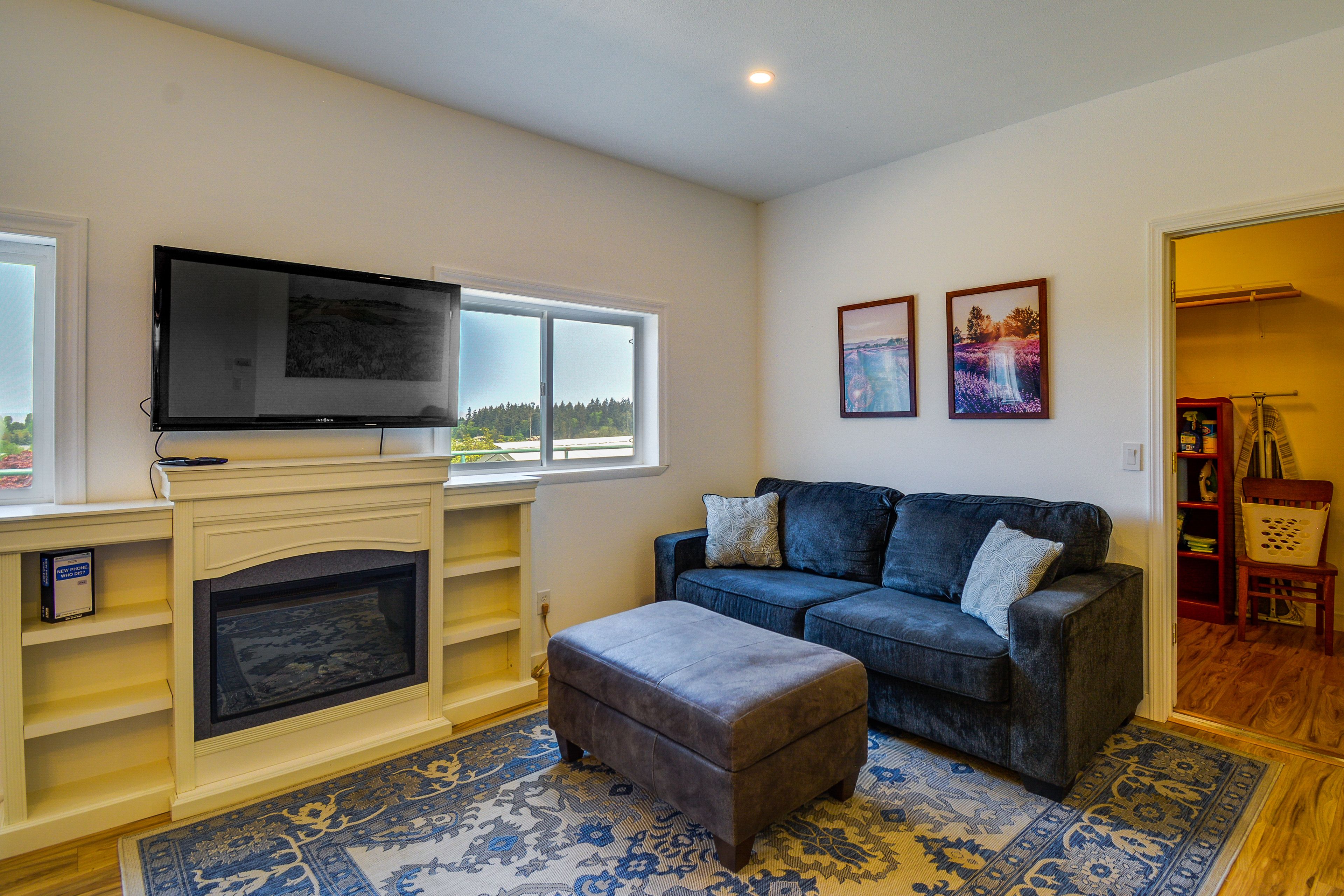 Living Area | Electric Fireplace | Smart TV