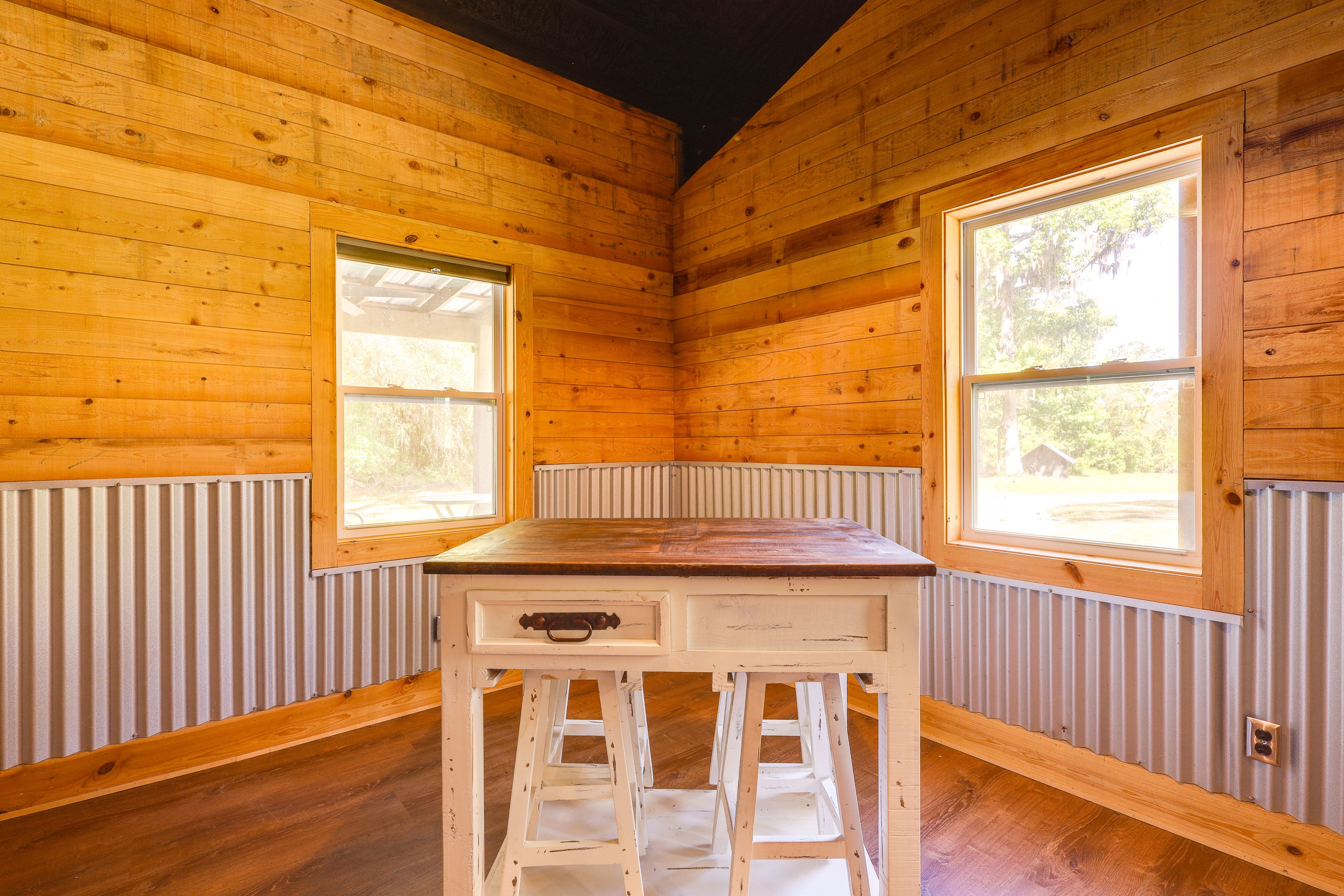 Dining Area | Dishware & Flatware Provided