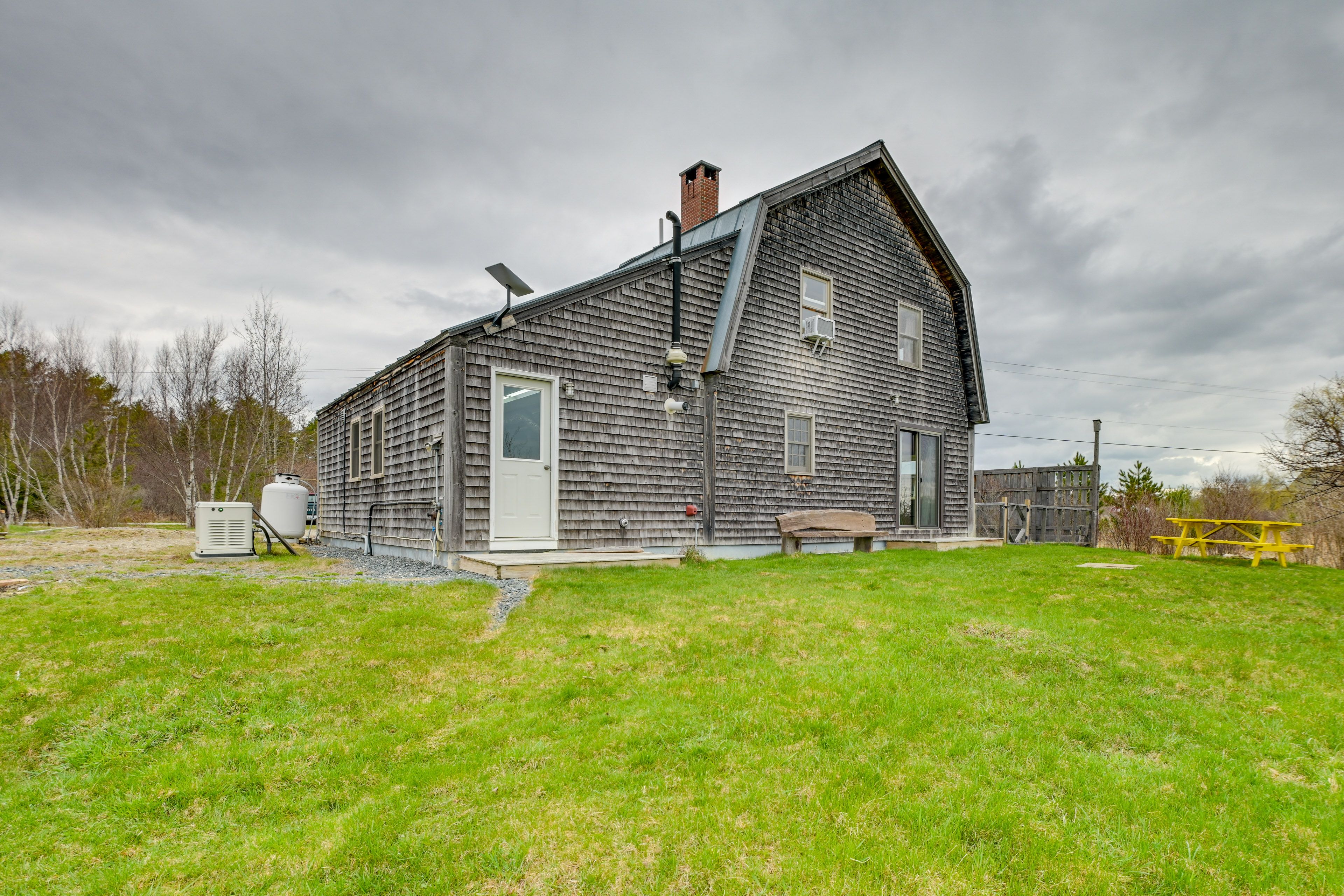 Home Exterior | Driveway Parking (2 Vehicles)