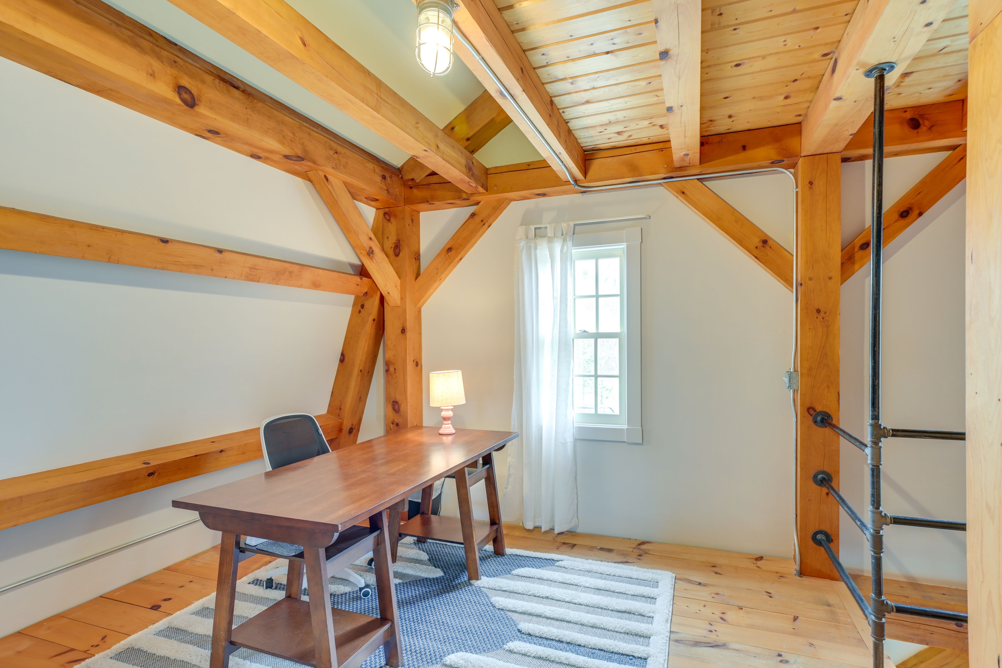 Loft | Home Office | Free WiFi | 2nd Floor