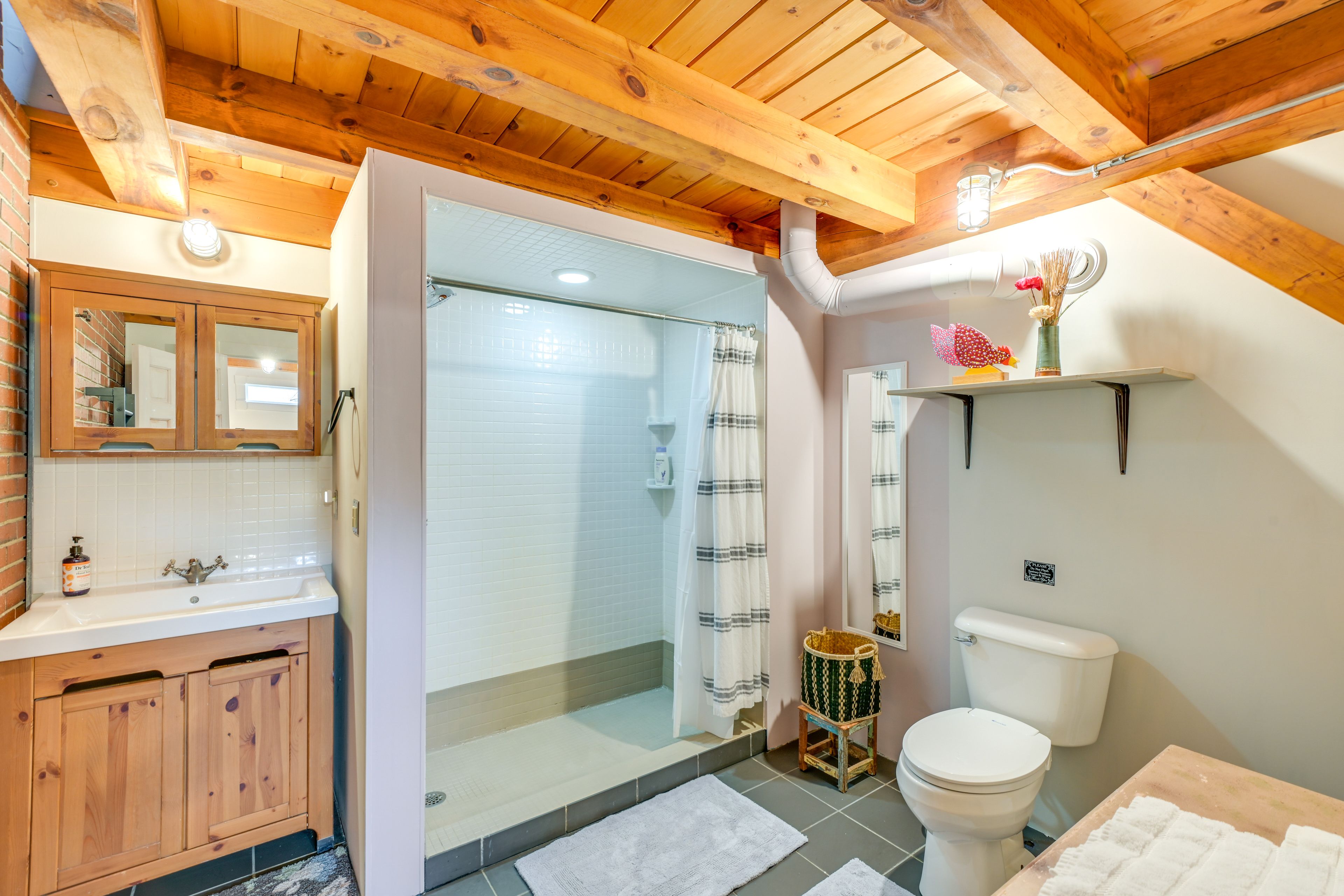 Full Bathroom | 2nd Floor