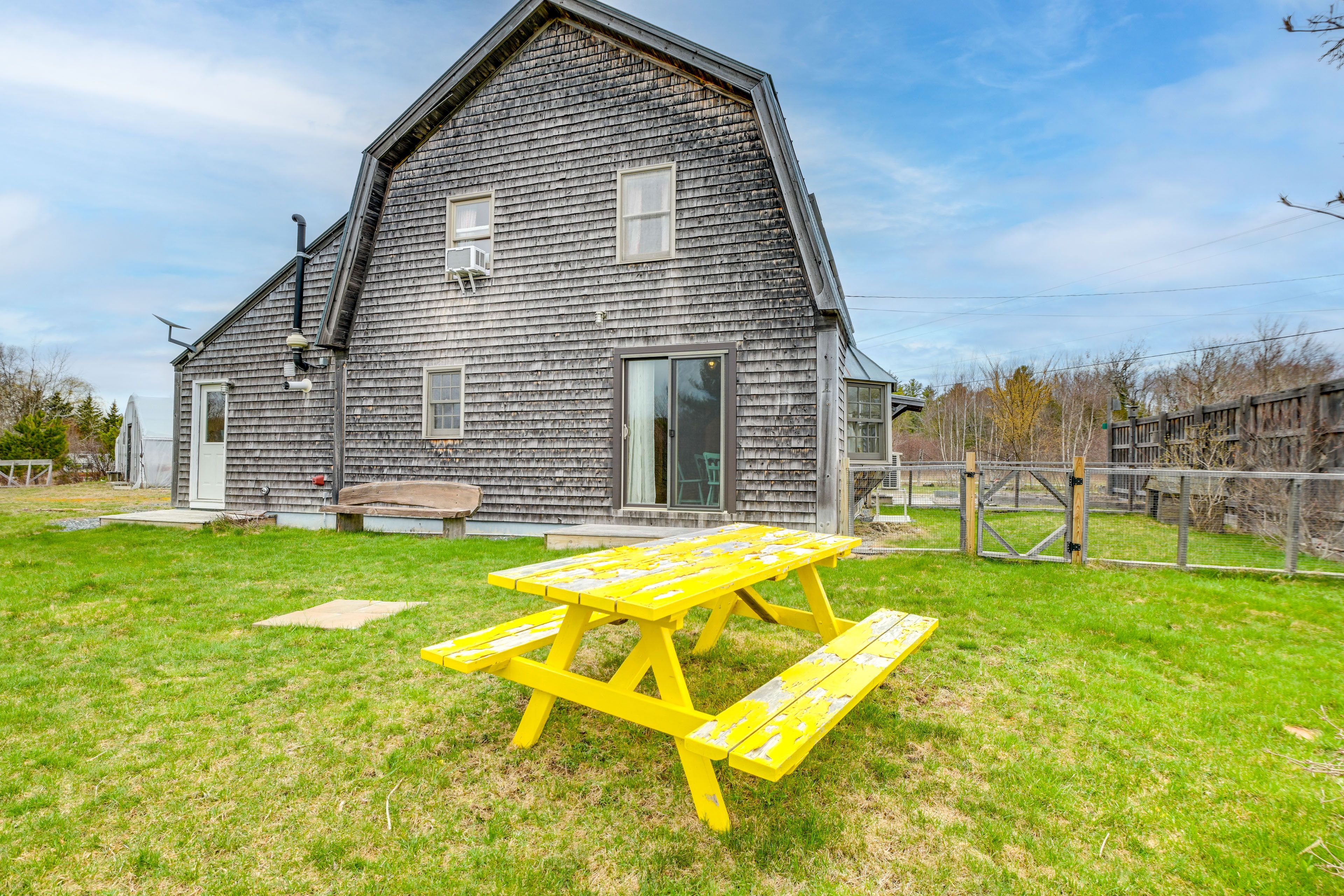Home Exterior | Picnic Area