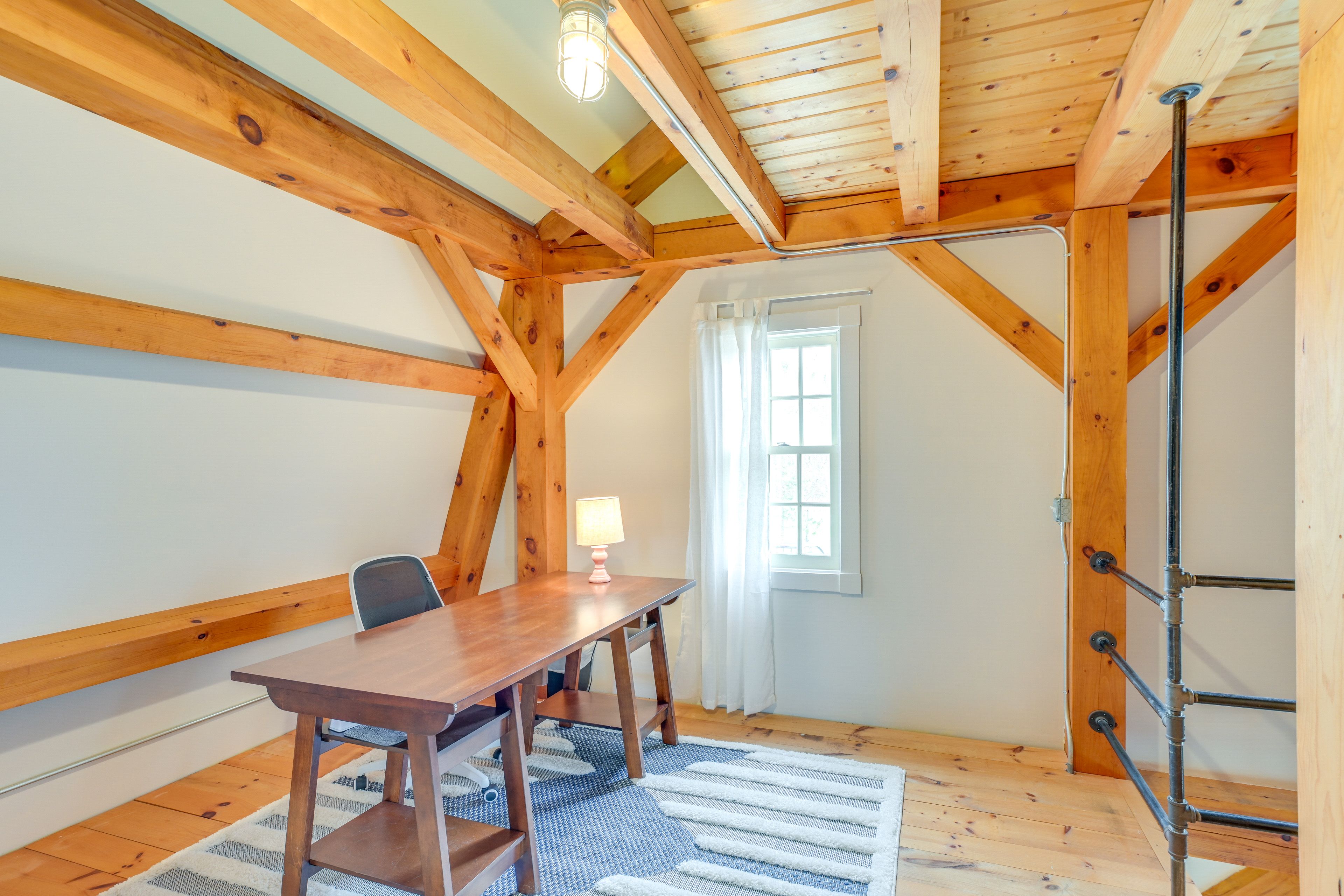 Loft | Home Office | Free WiFi | 2nd Floor