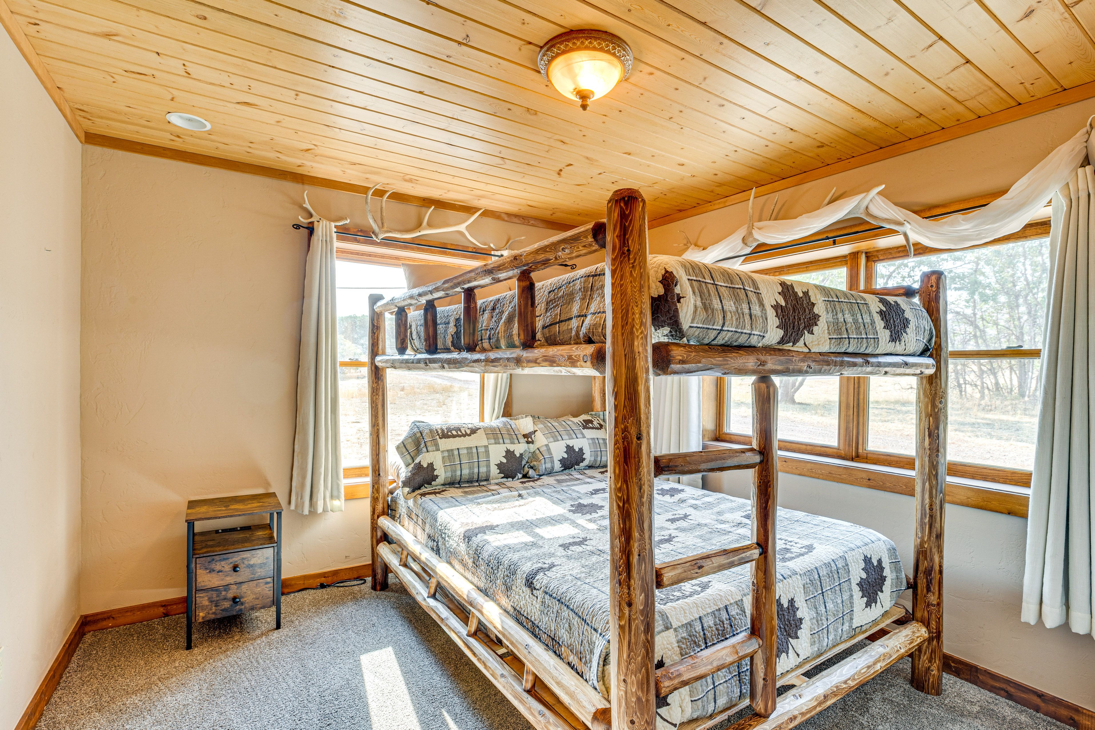 Bedroom 2 | Queen Bunk Bed | 1st Floor