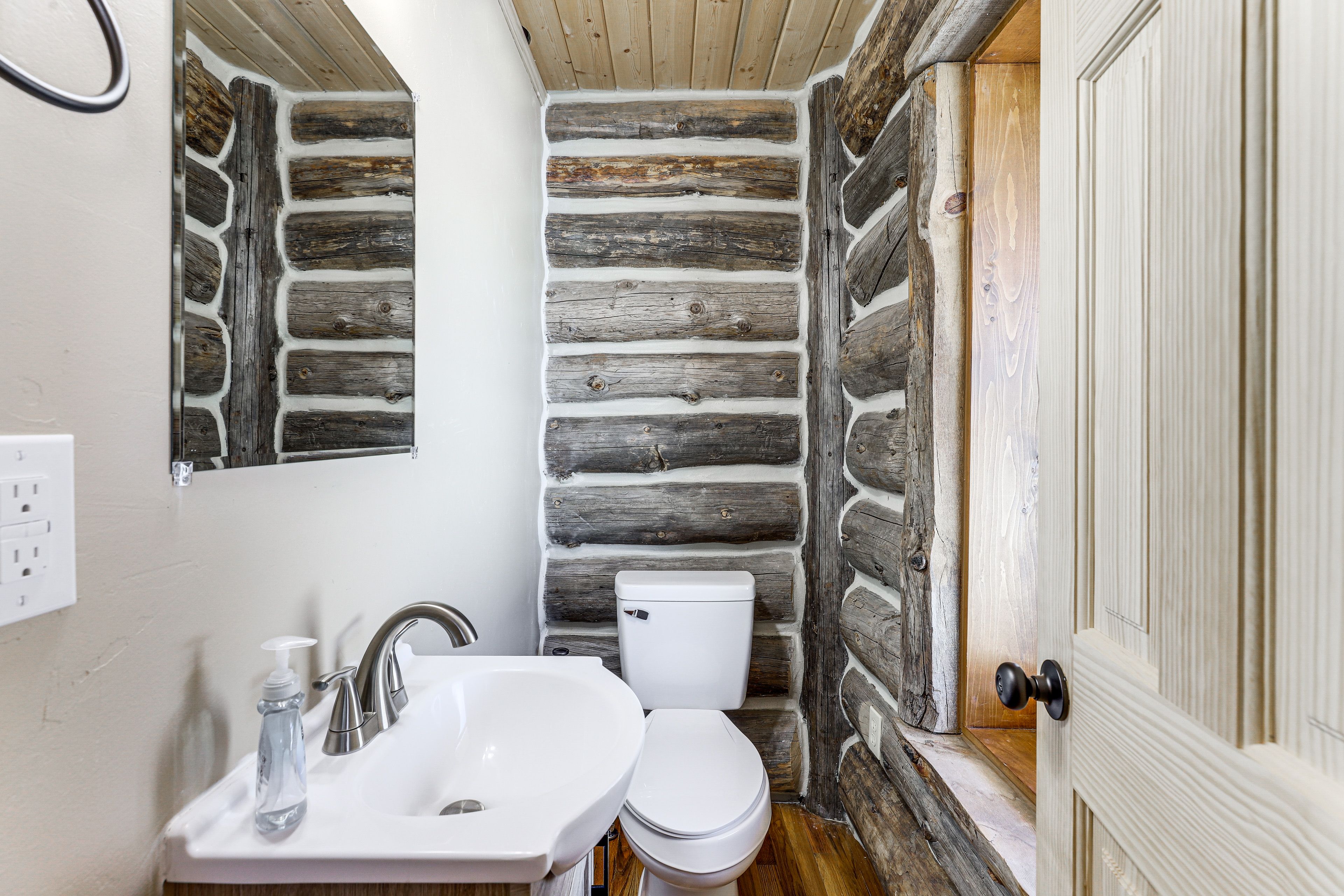 Half Bathroom | 1st Floor