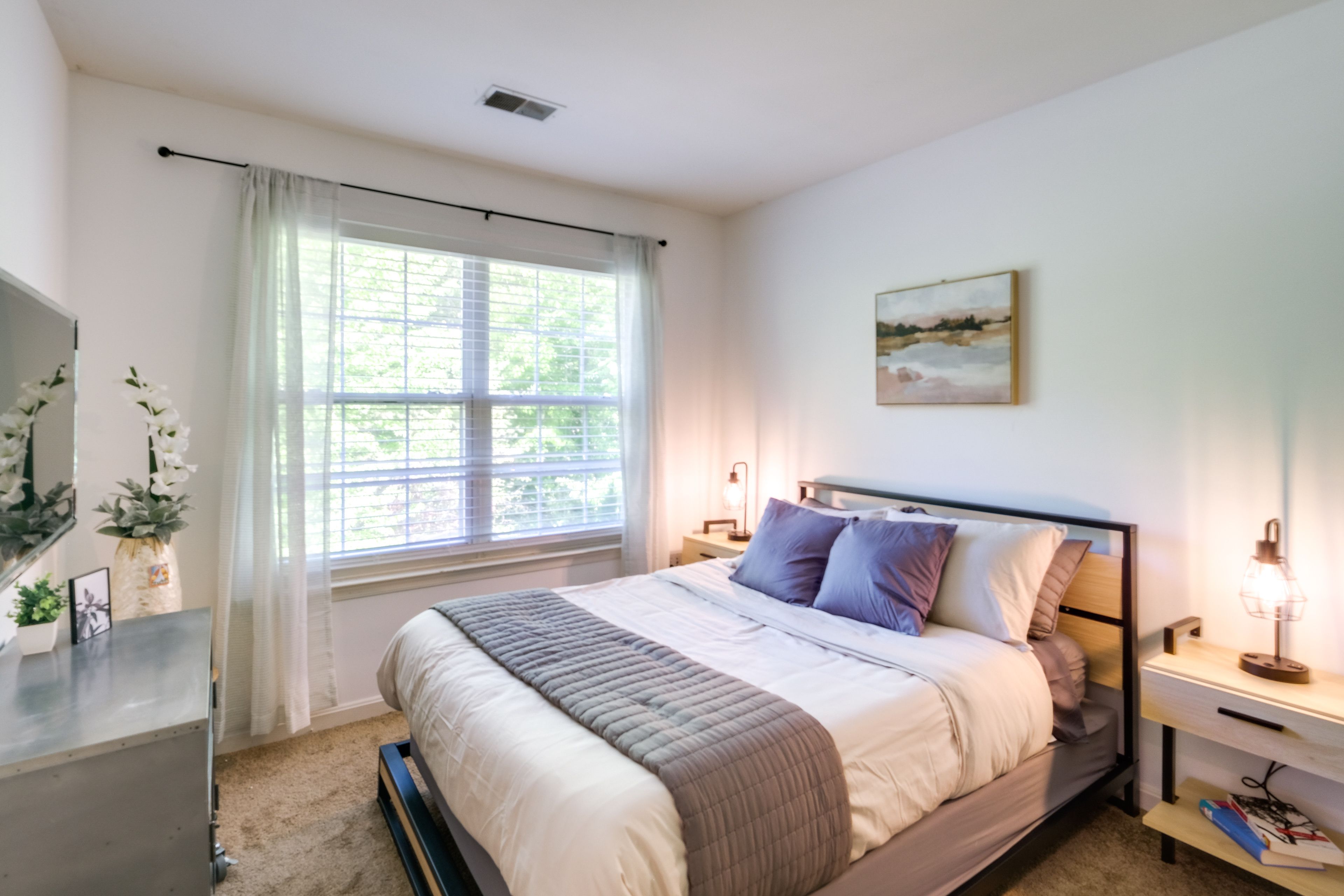 Bedroom 3 | Full Bed | Smart TV w/ Cable