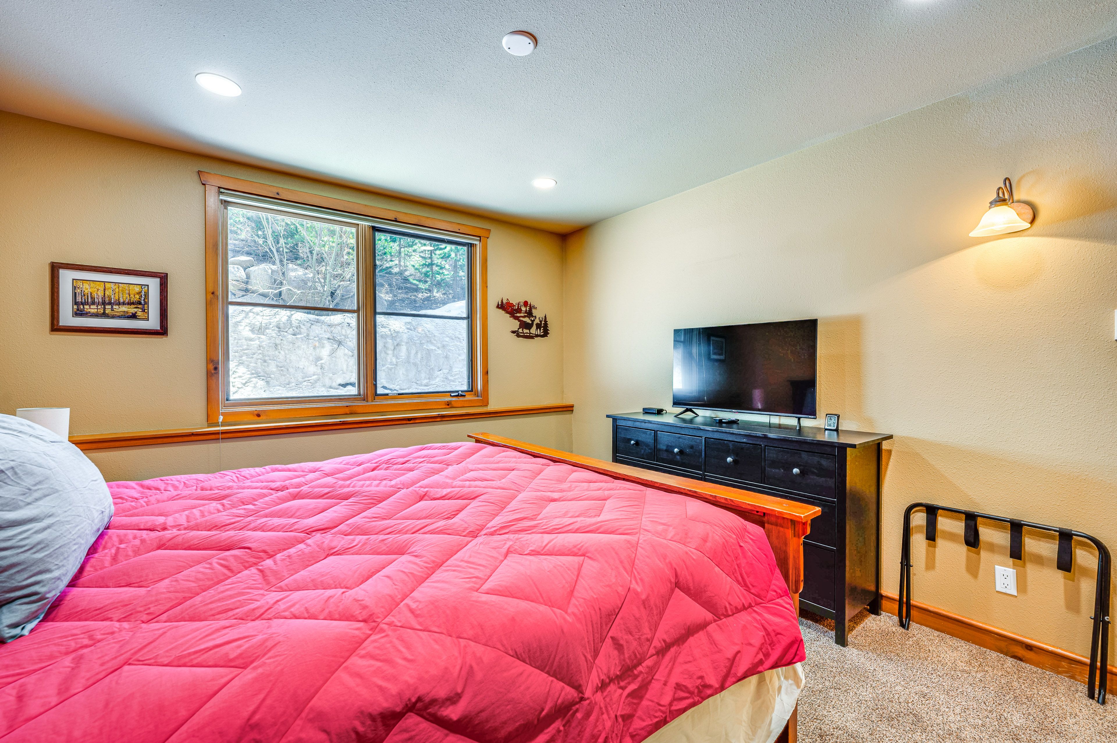Bedroom 1 | King Bed | Smart TV w/ Cable | Linens Provided