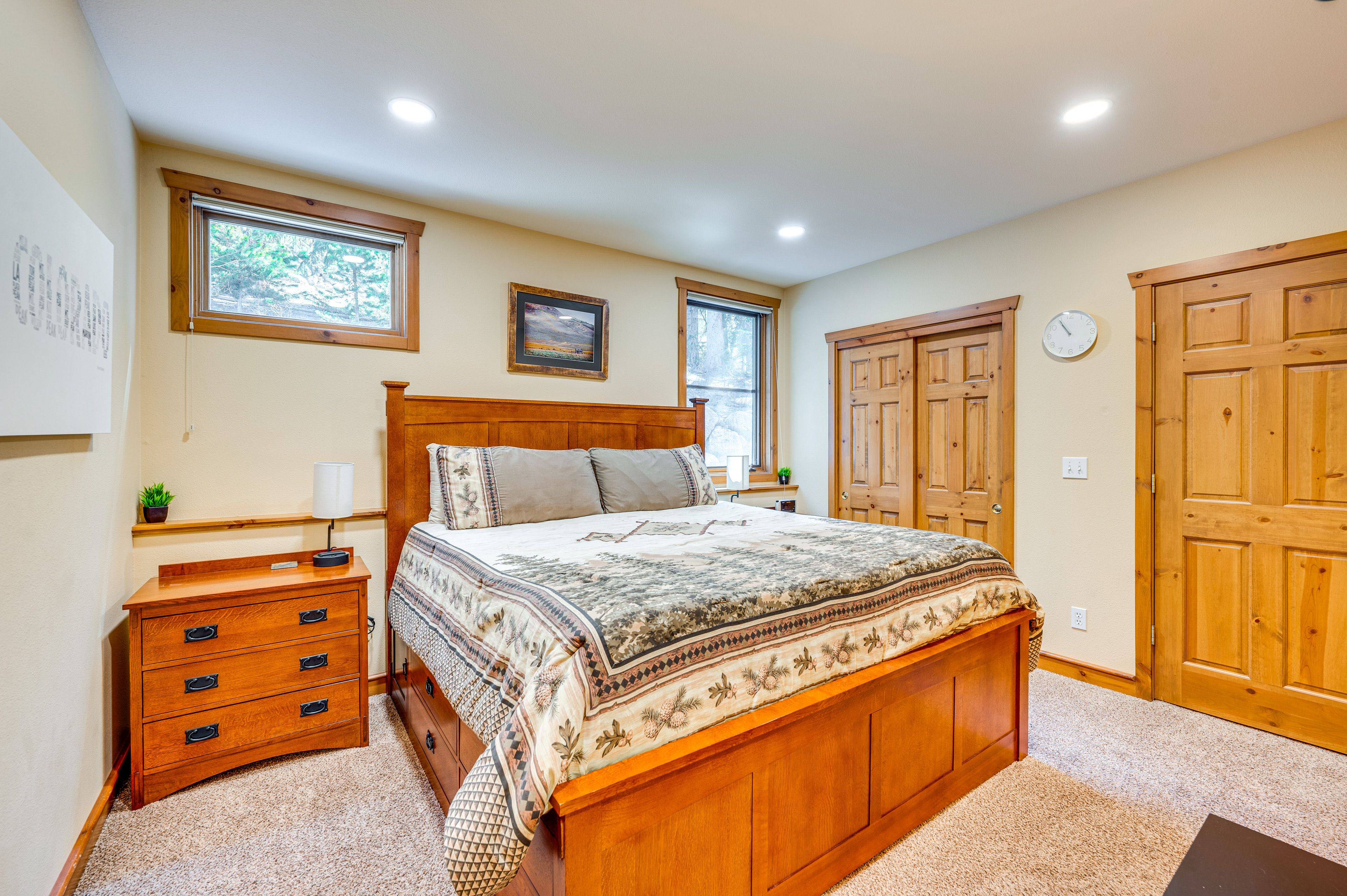 Bedroom 2 | King Bed | Smart TV w/ Cable
