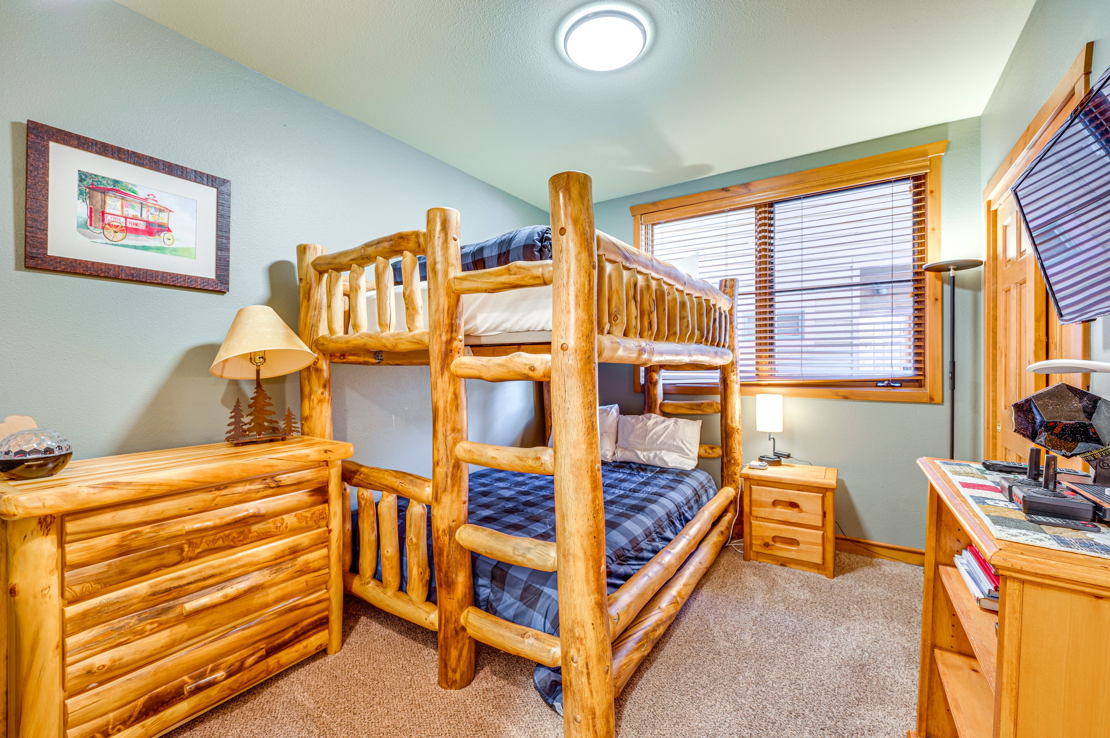 Bedroom 4 | Full Bunk Bed | Smart TV w/ Cable