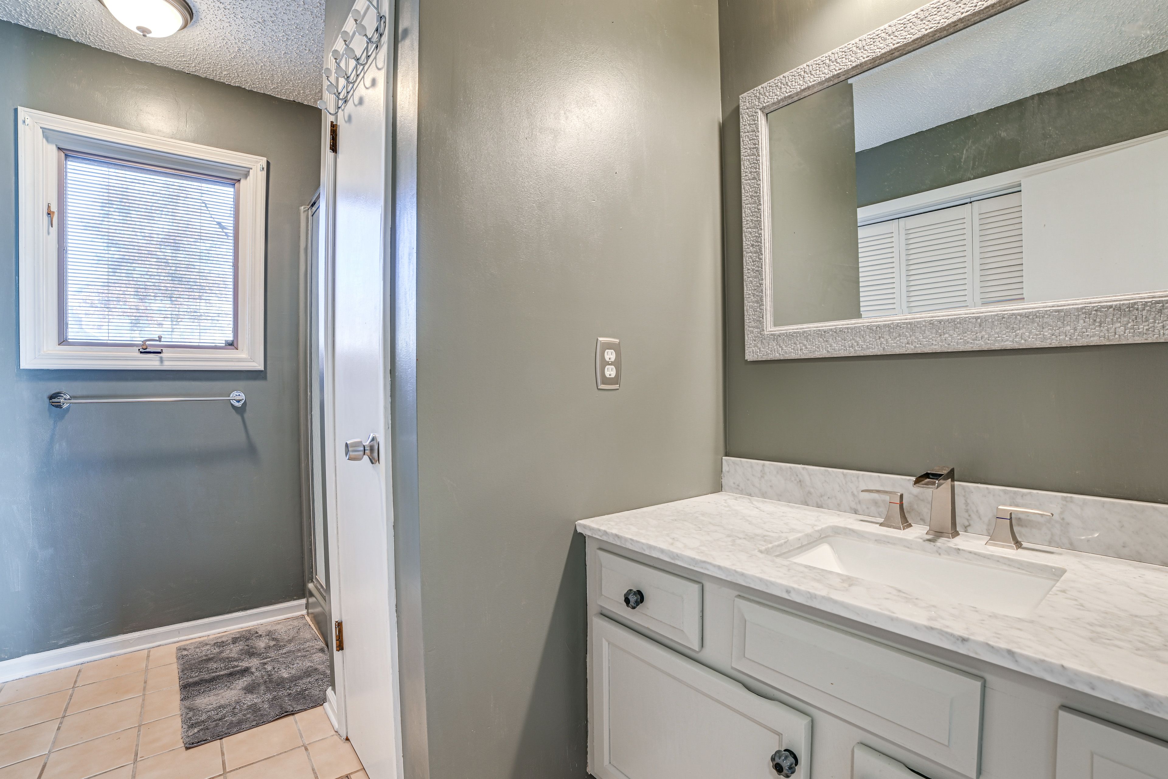 Full Bathroom | 1st Floor