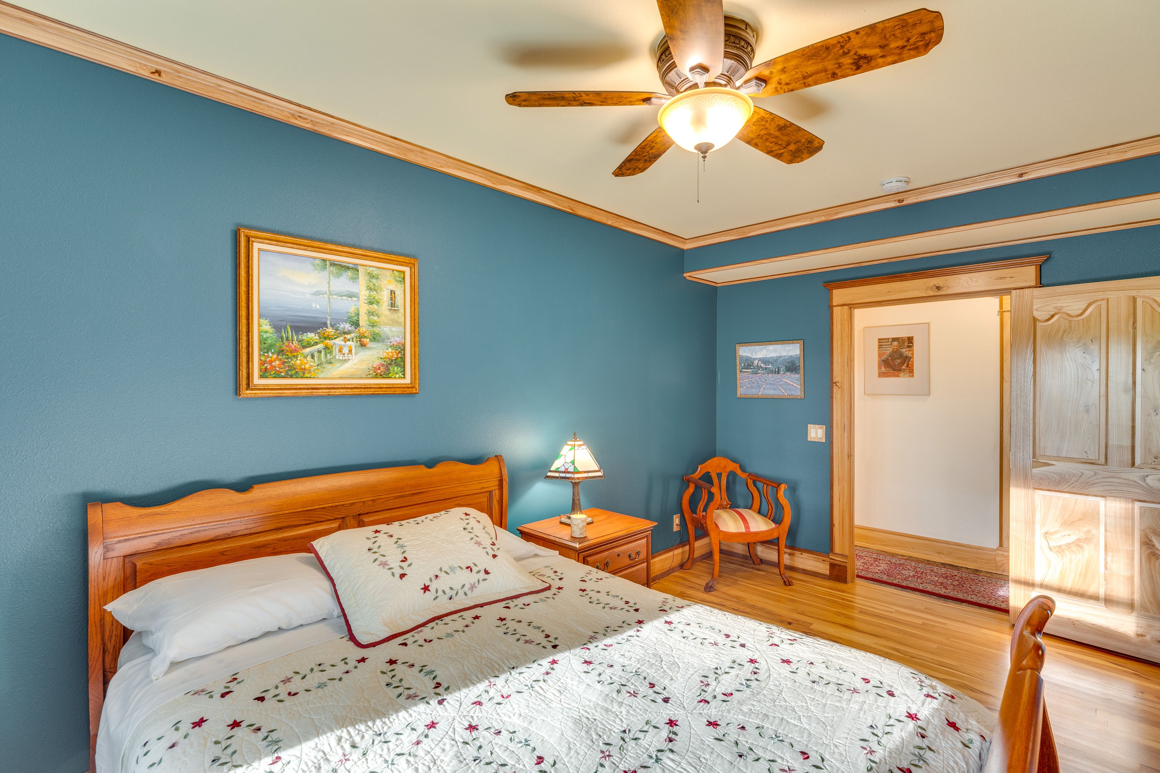 Bedroom 1 | Queen Bed