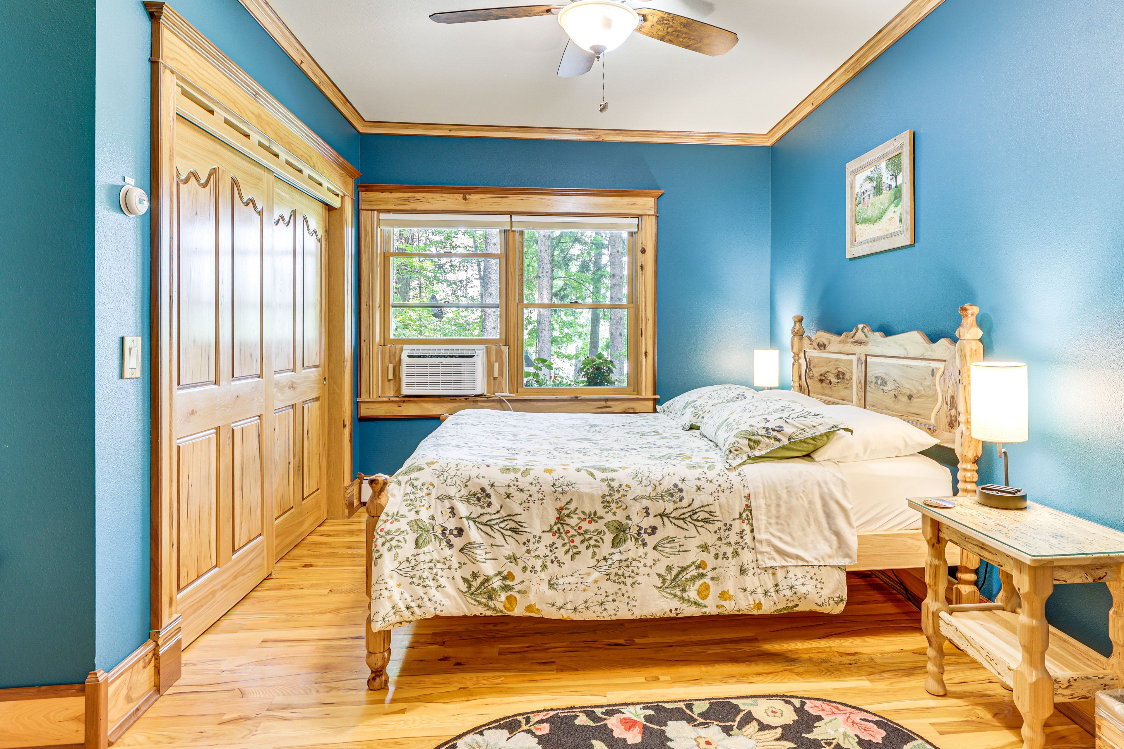 Bedroom 1 | Queen Bed