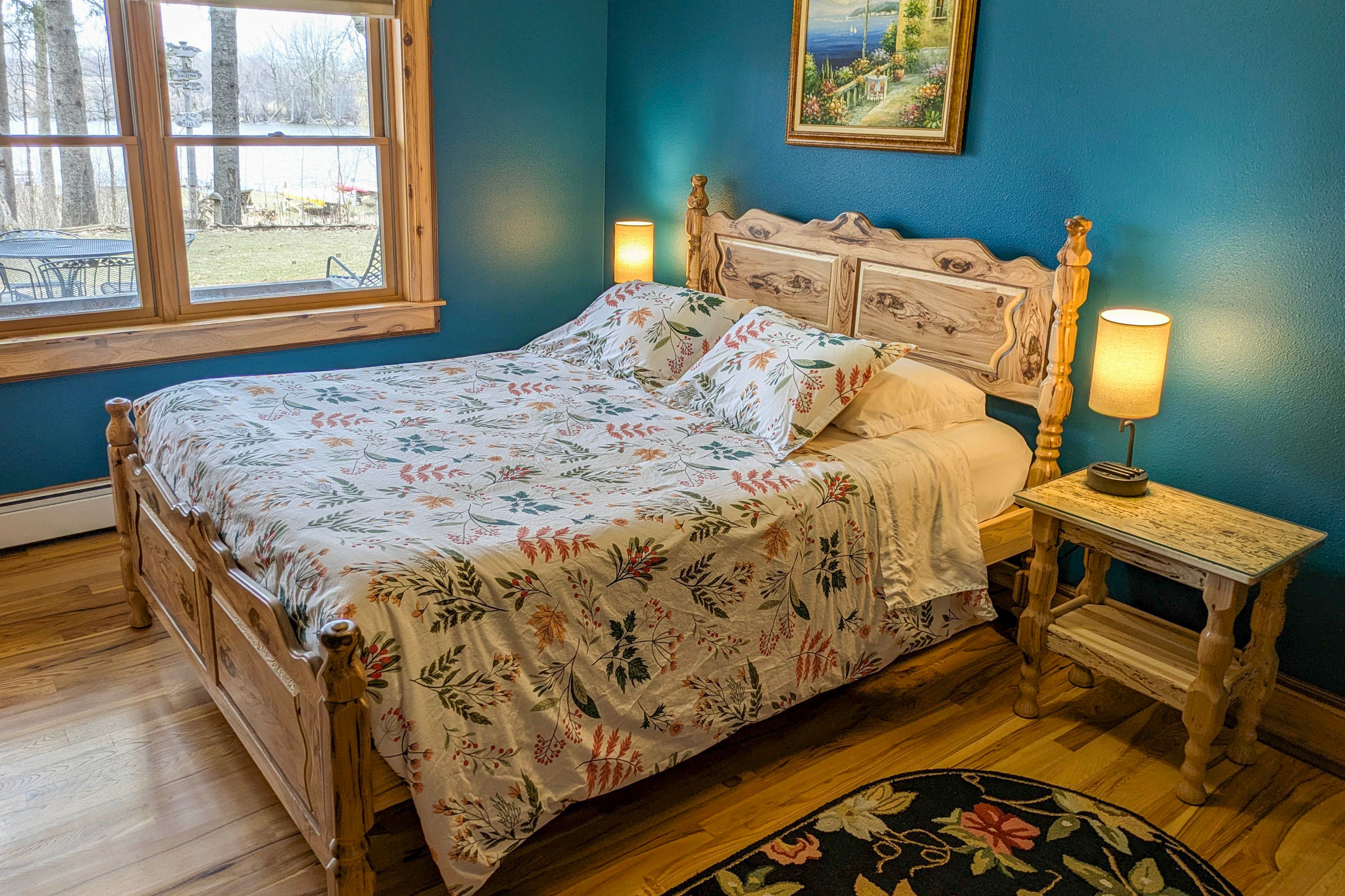 Bedroom 1 | Queen Bed