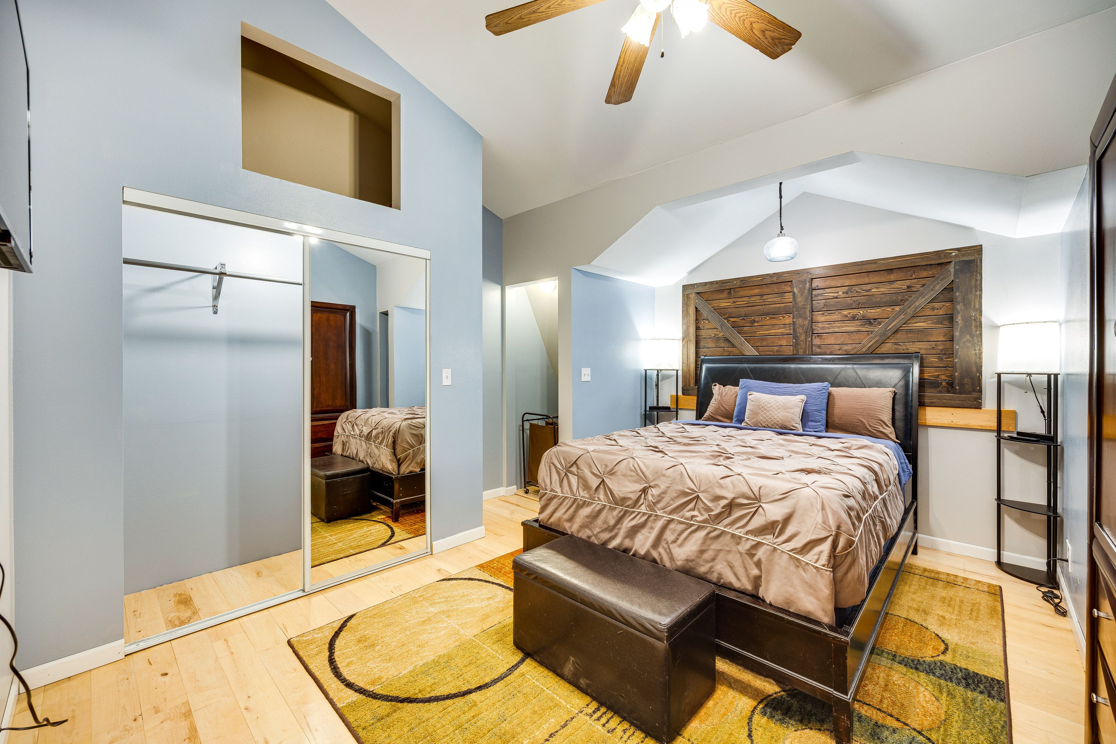 Bedroom 1 | Queen Bed