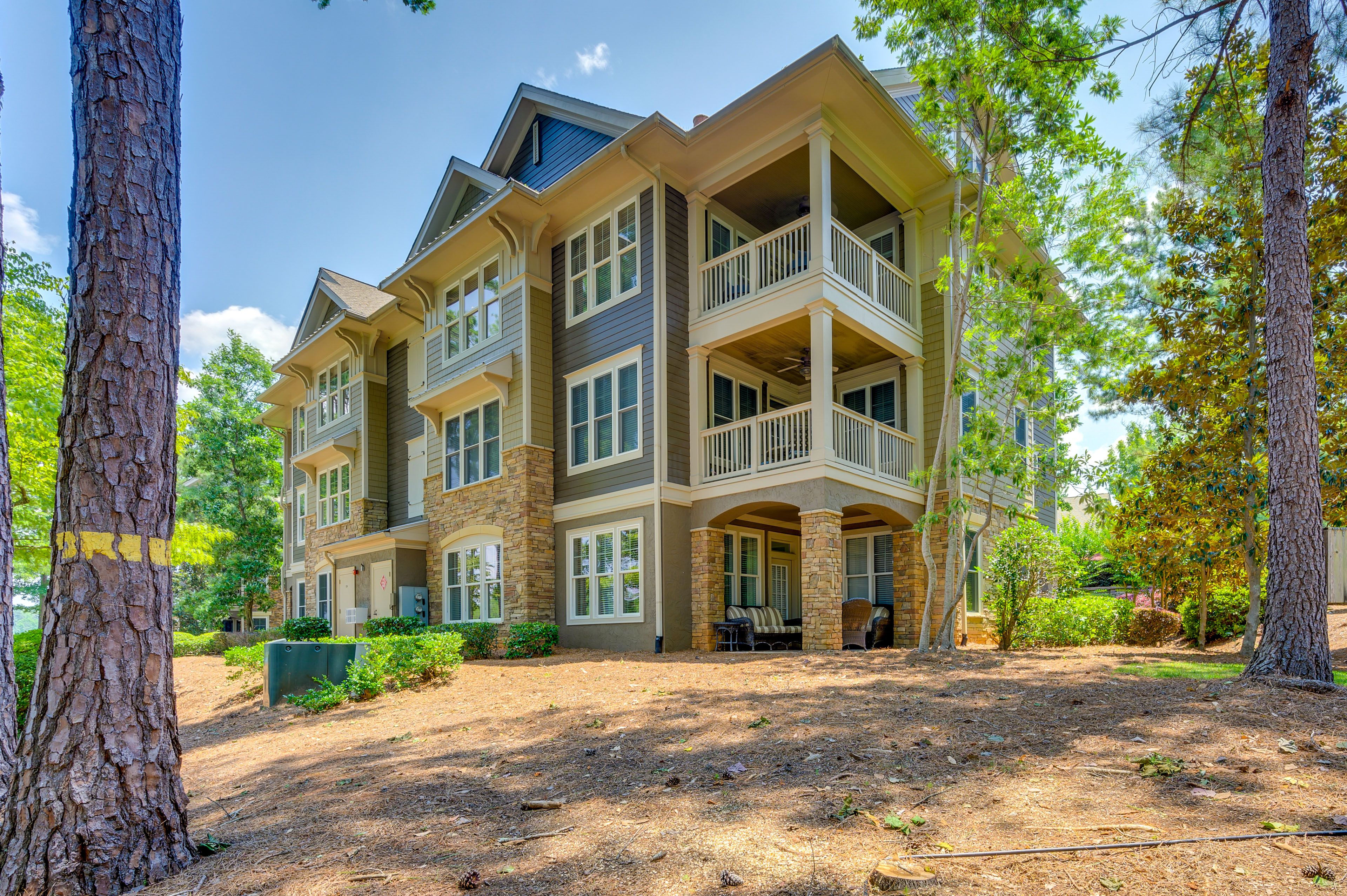 Condo Exterior | Ground Floor Unit