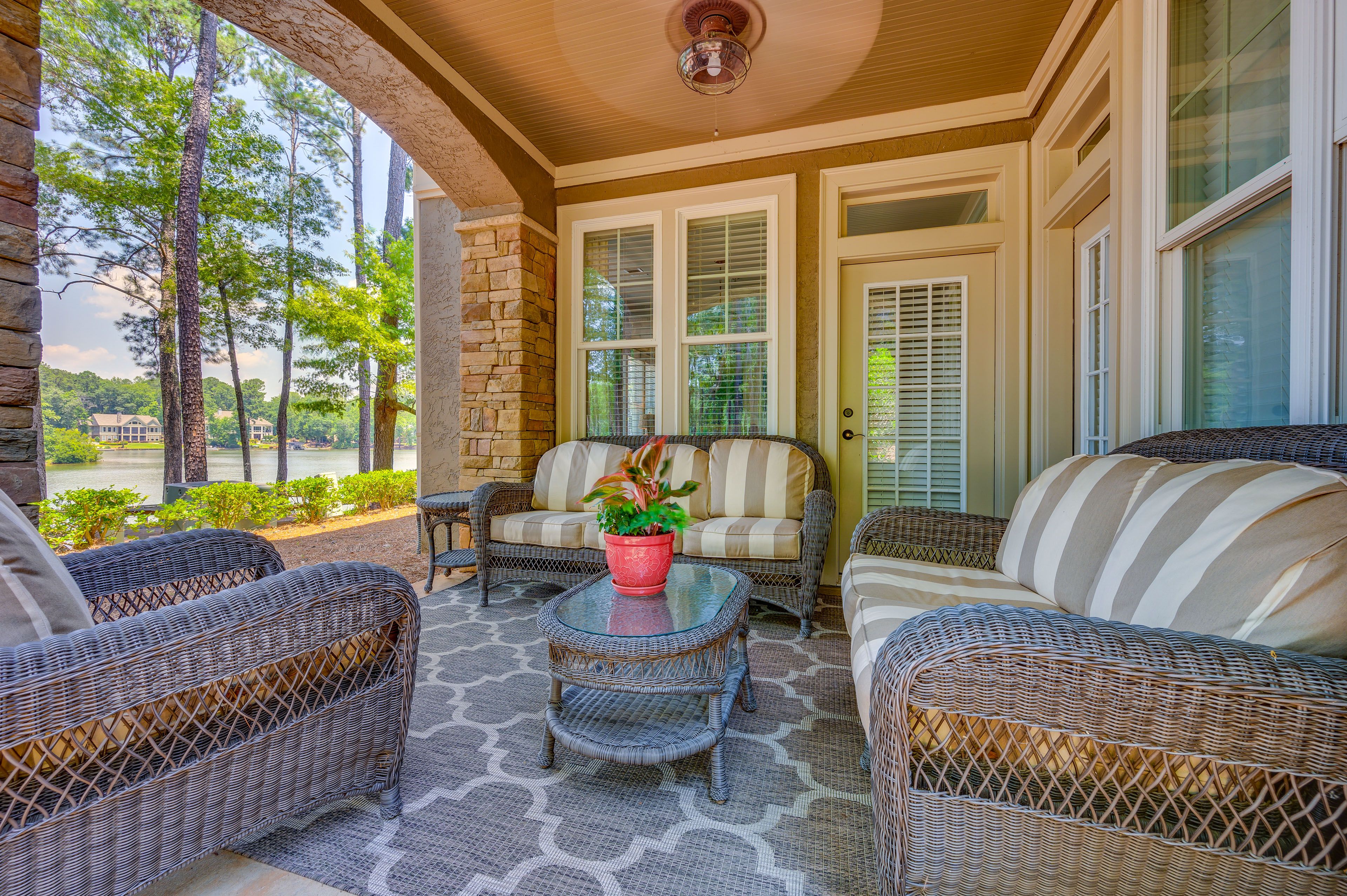 Furnished Patio