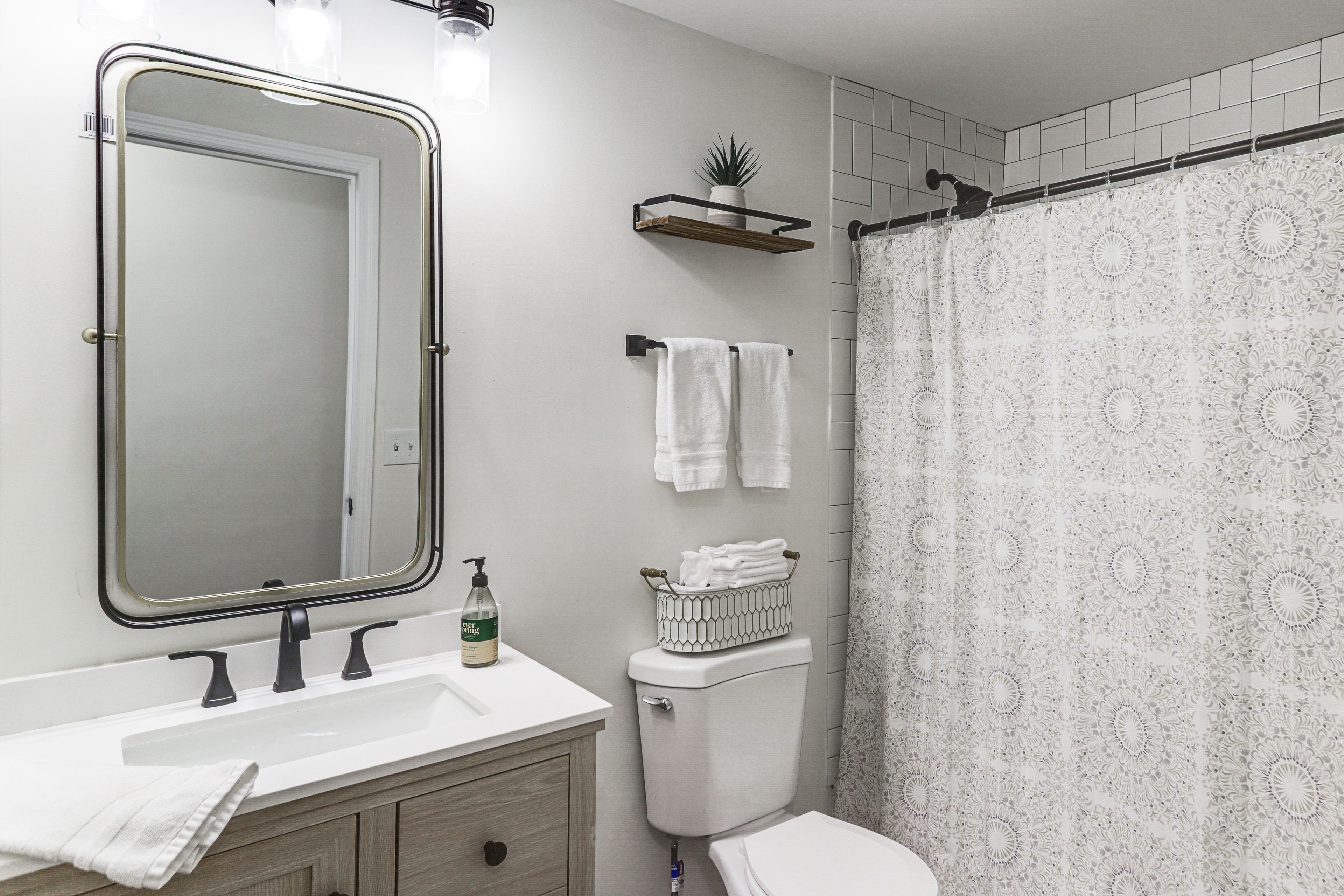 Full Bath | Complimentary Toiletries
