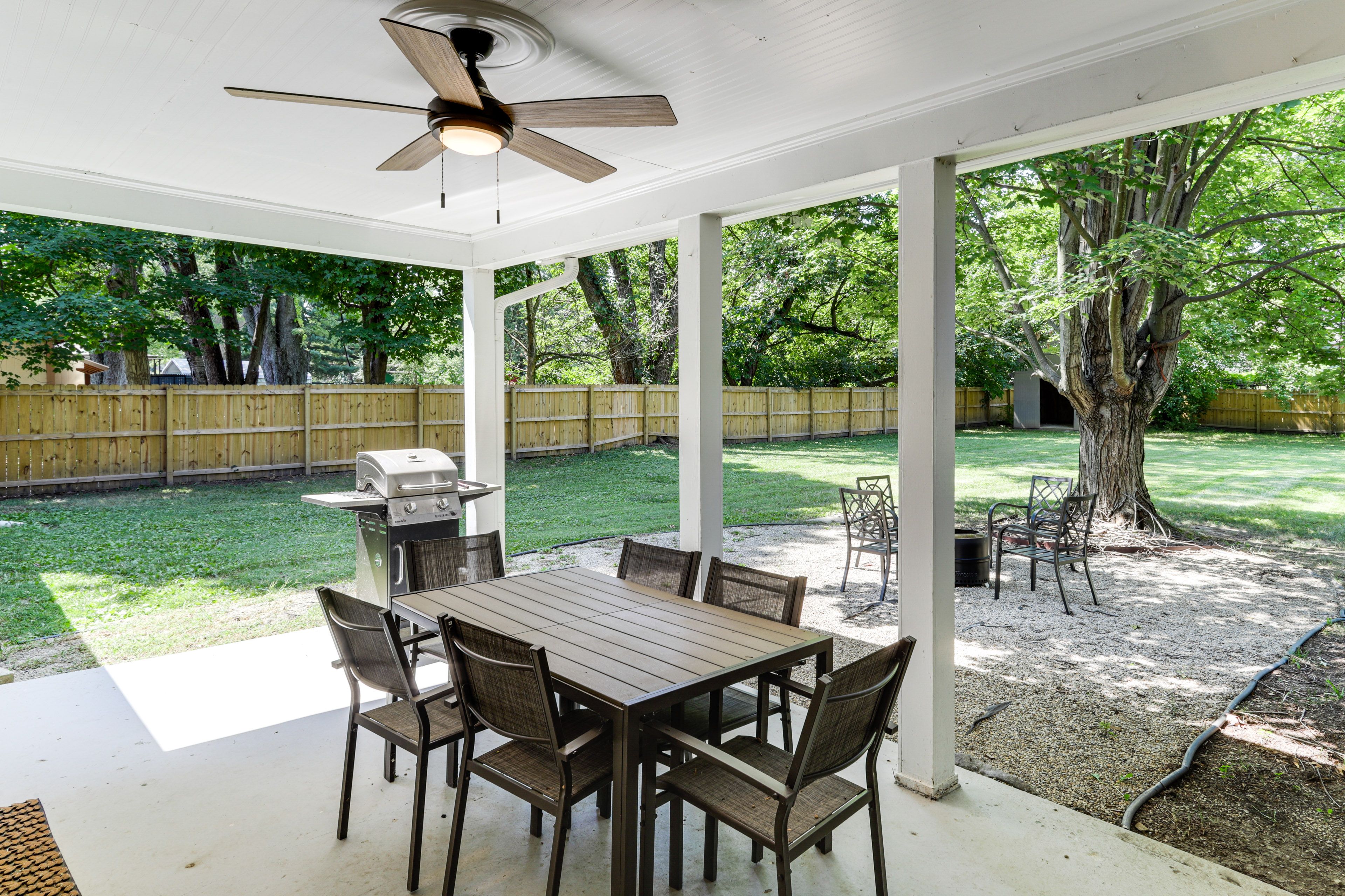 Covered Patio | Outdoor Dining Set