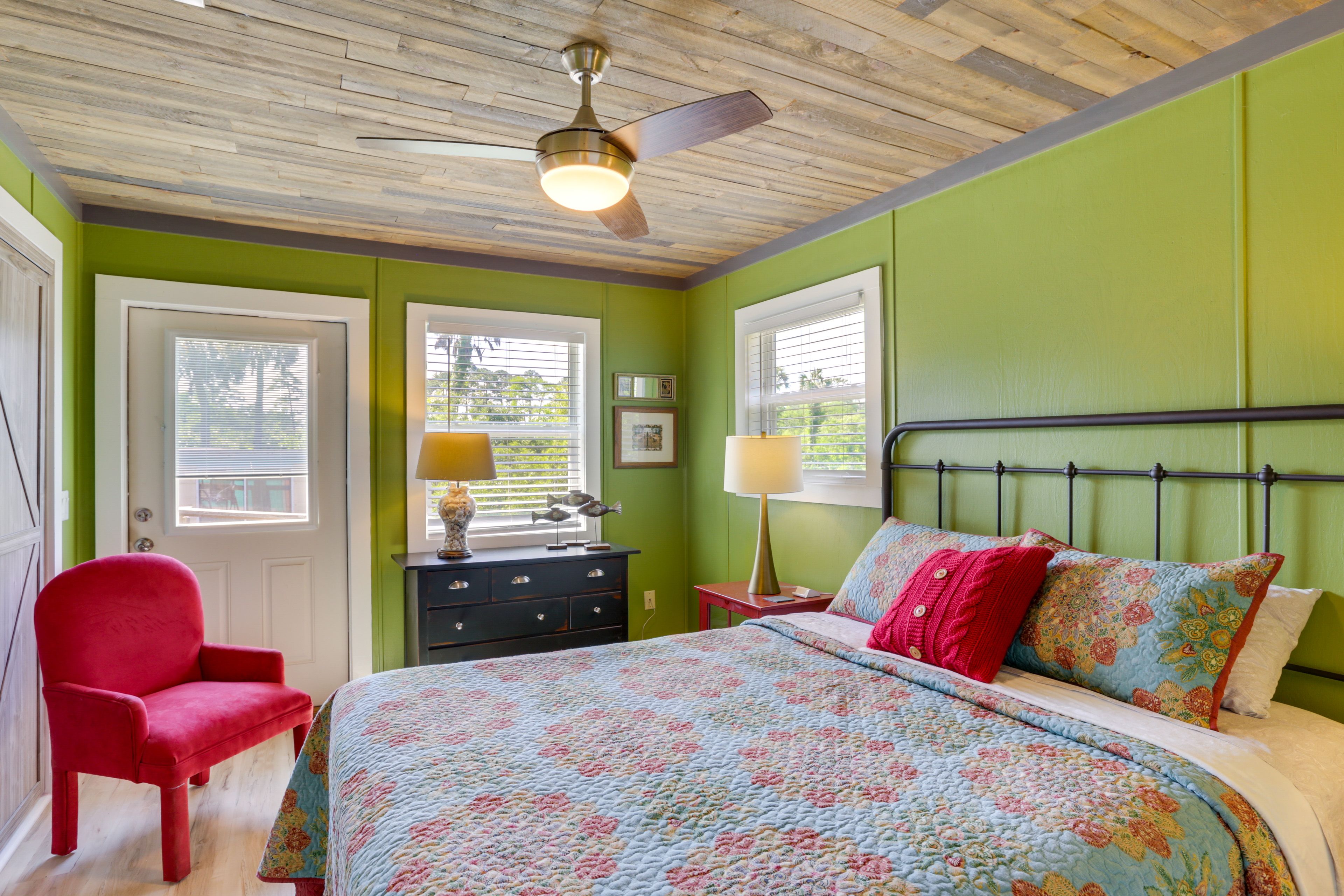Bedroom 2 | Queen Bed