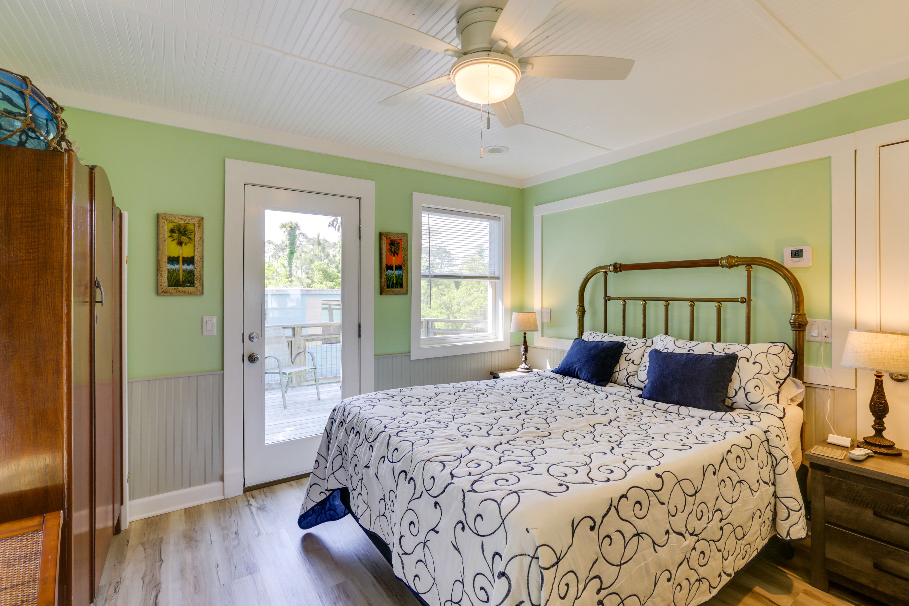 Bedroom 1 | Queen Bed