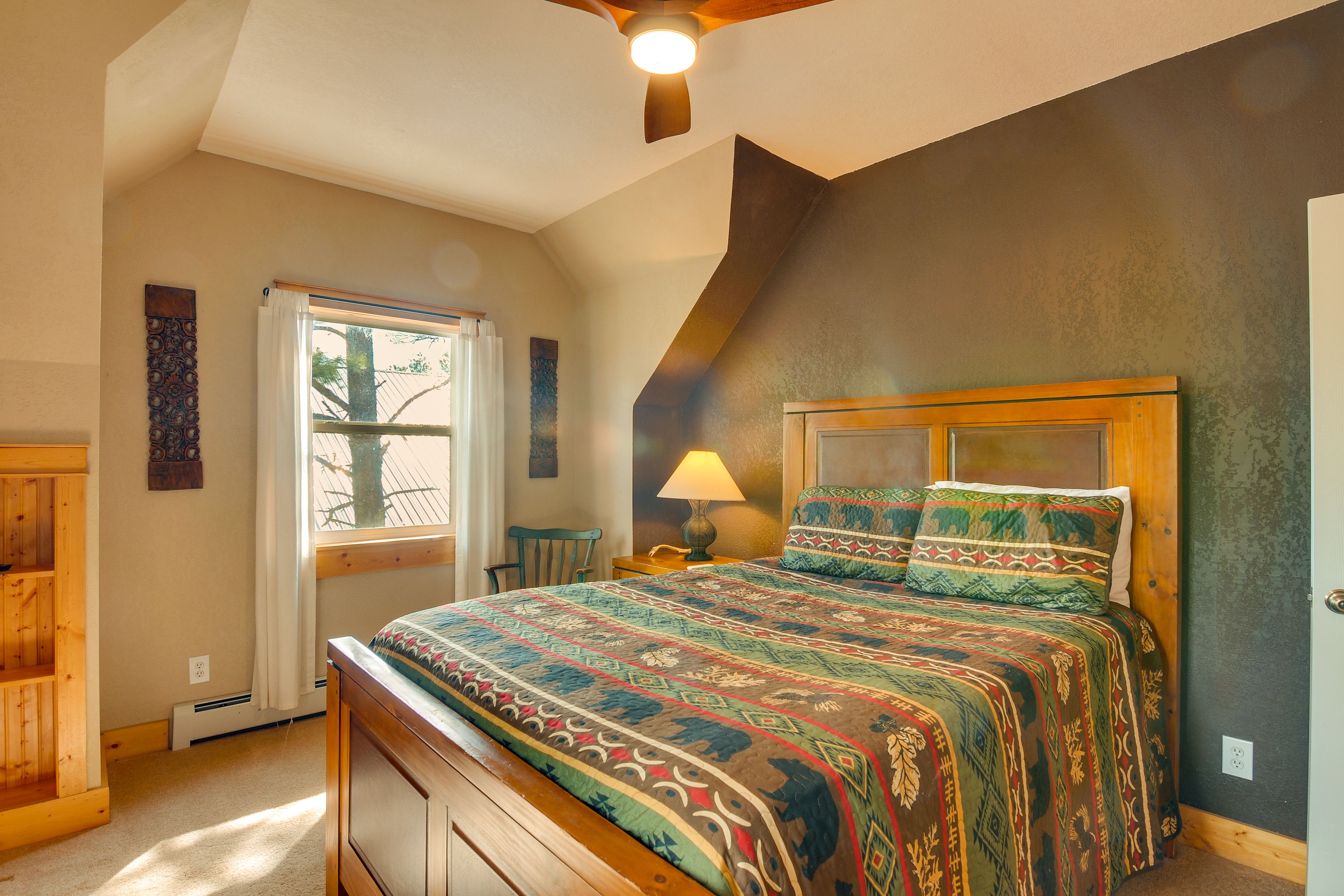 Bedroom 2 | Queen Bed | 2nd Floor | Walk-In Closet