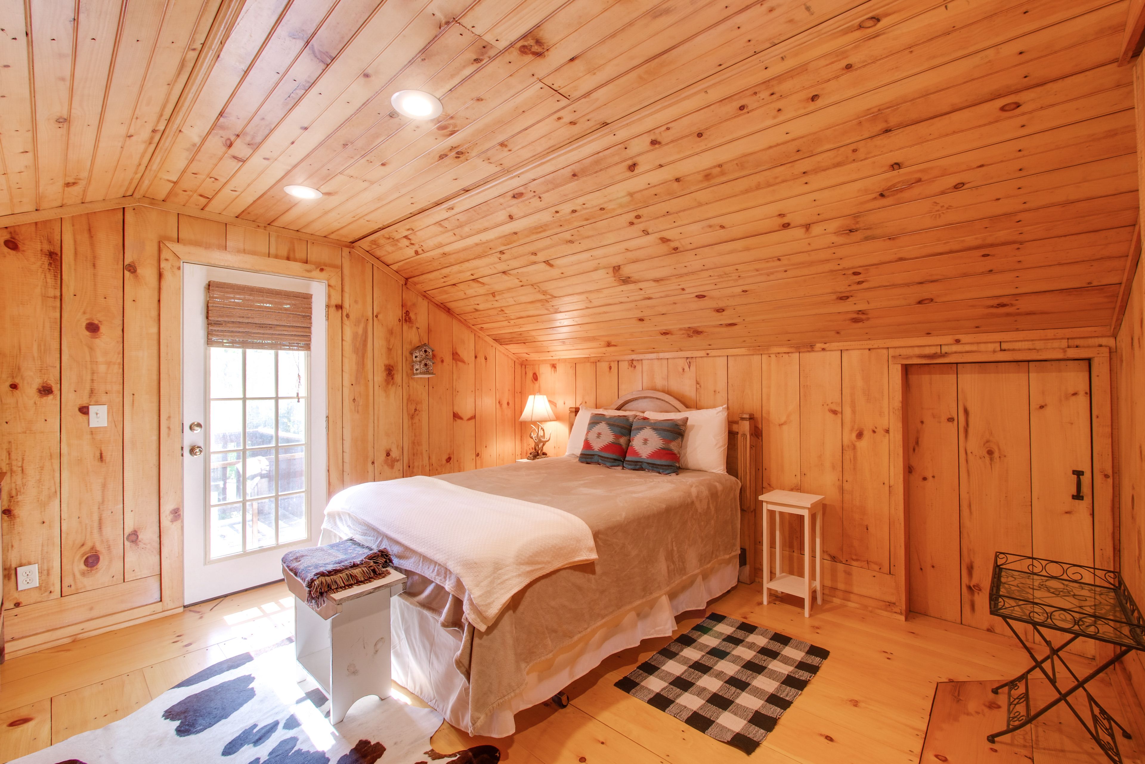 Bedroom 3 | Queen Bed | 2nd Floor | Balcony