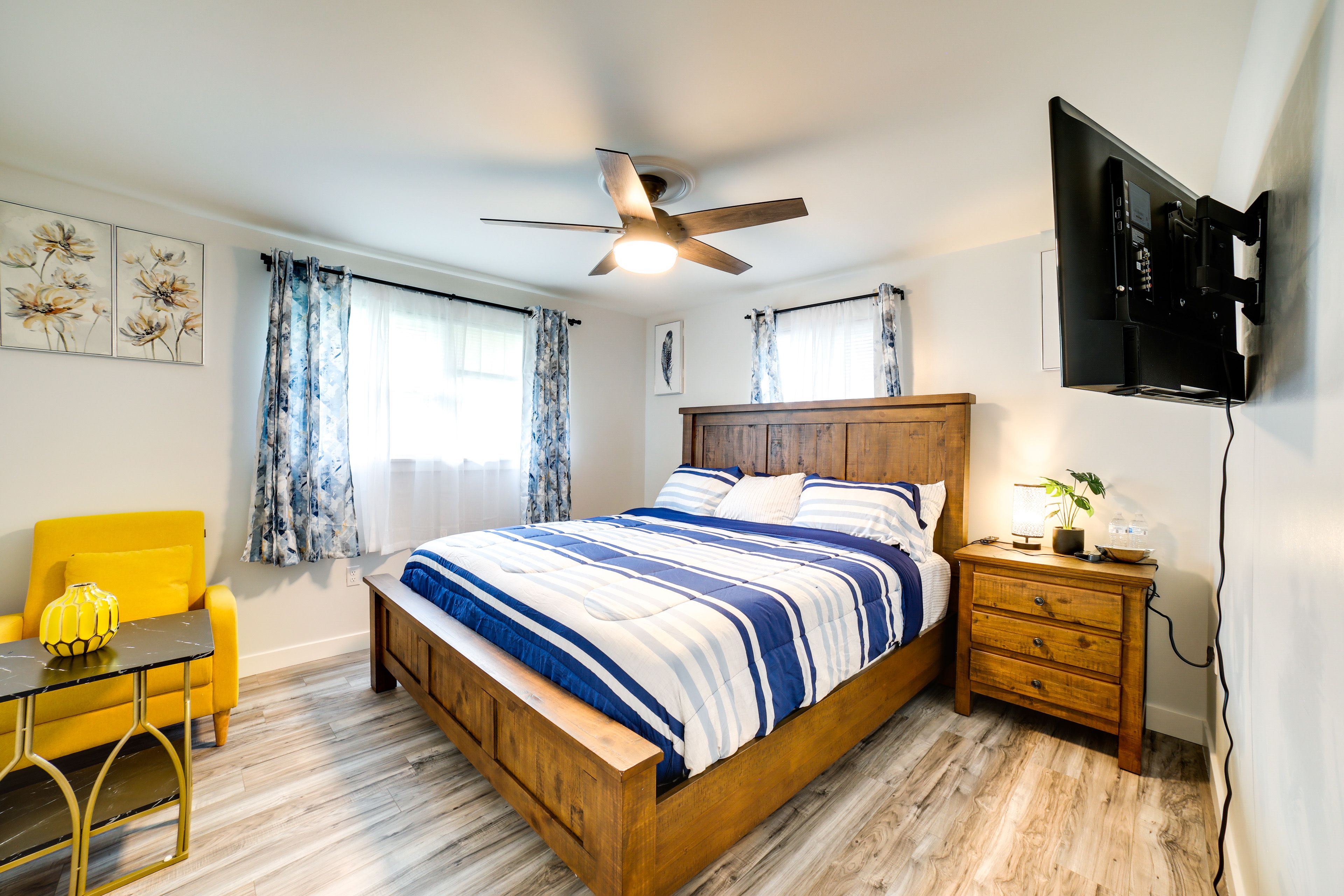 Bedroom 2 | Queen Bed | Smart TV