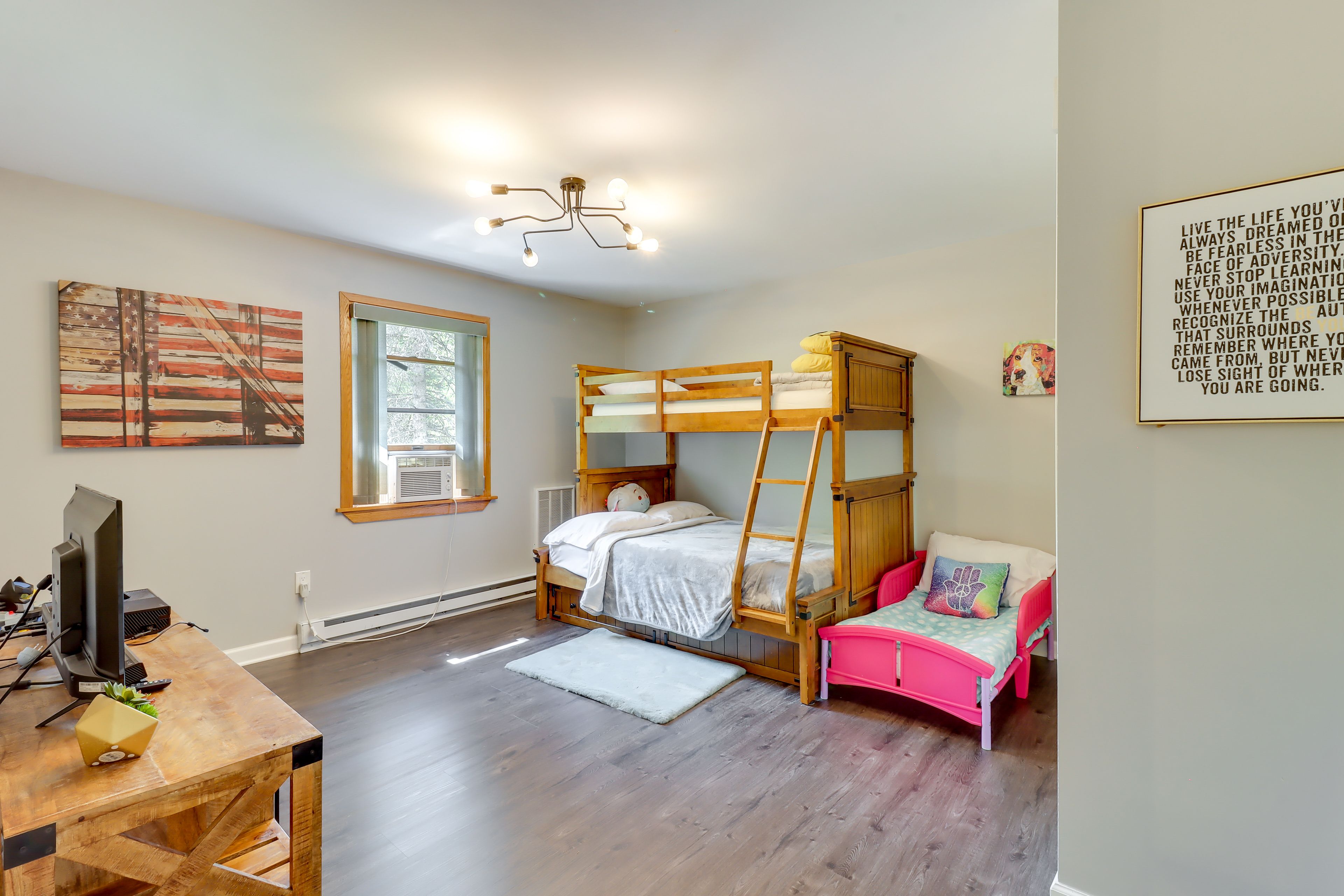 Playroom | Twin/Full Bunk Bed | 2nd Floor | Smart TV | Xbox