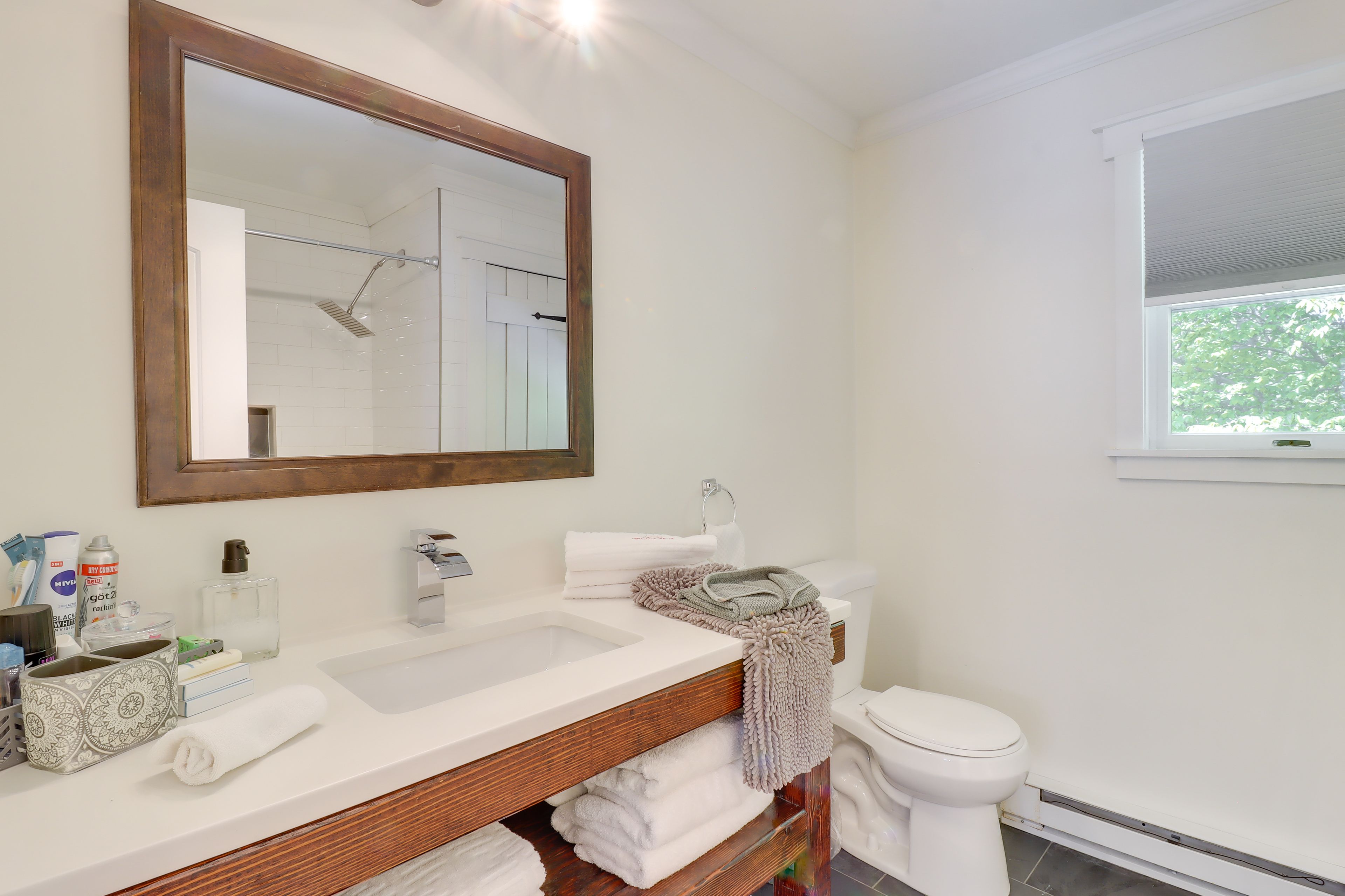 Full Bathroom | 2nd Floor