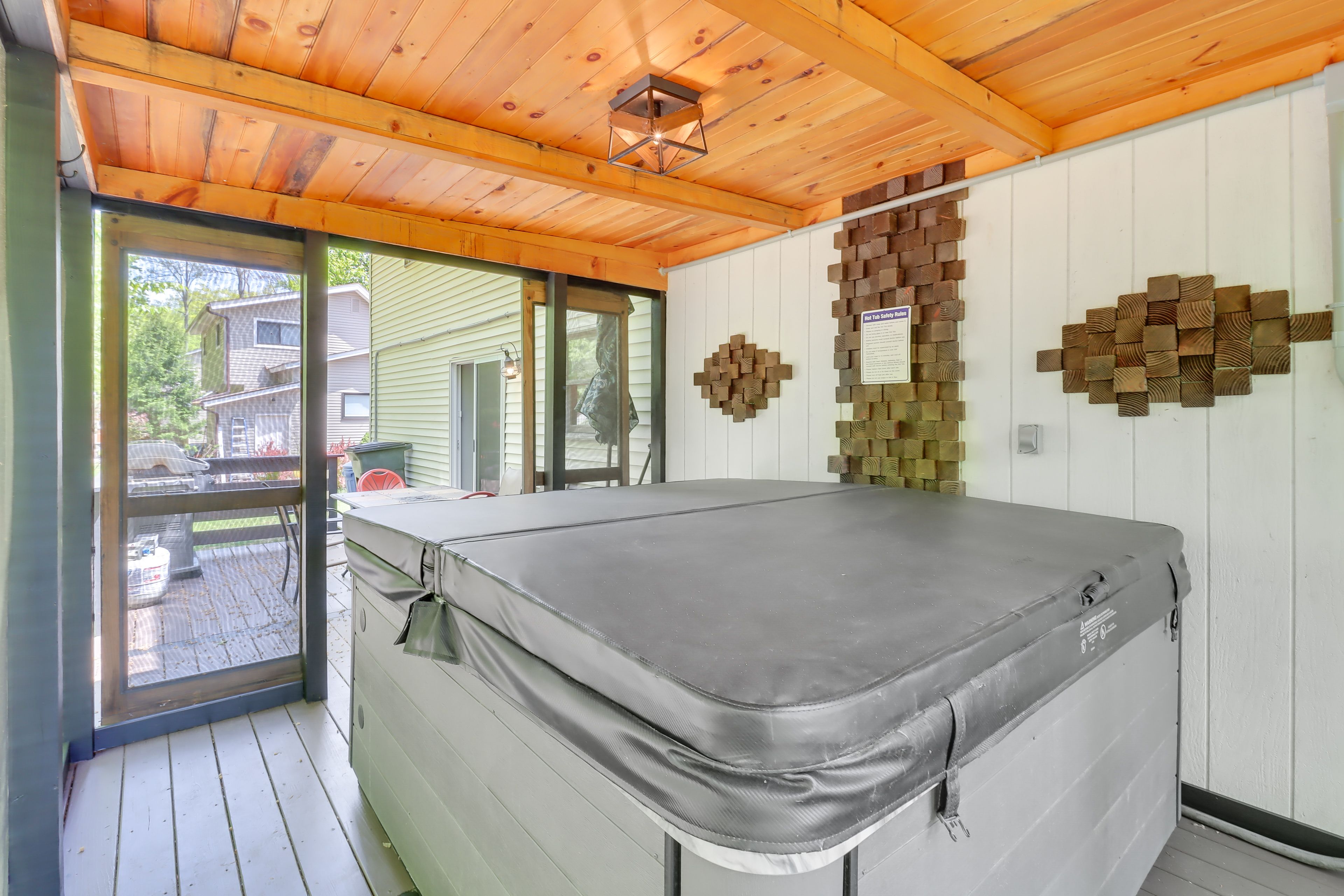 Screened Porch | Hot Tub