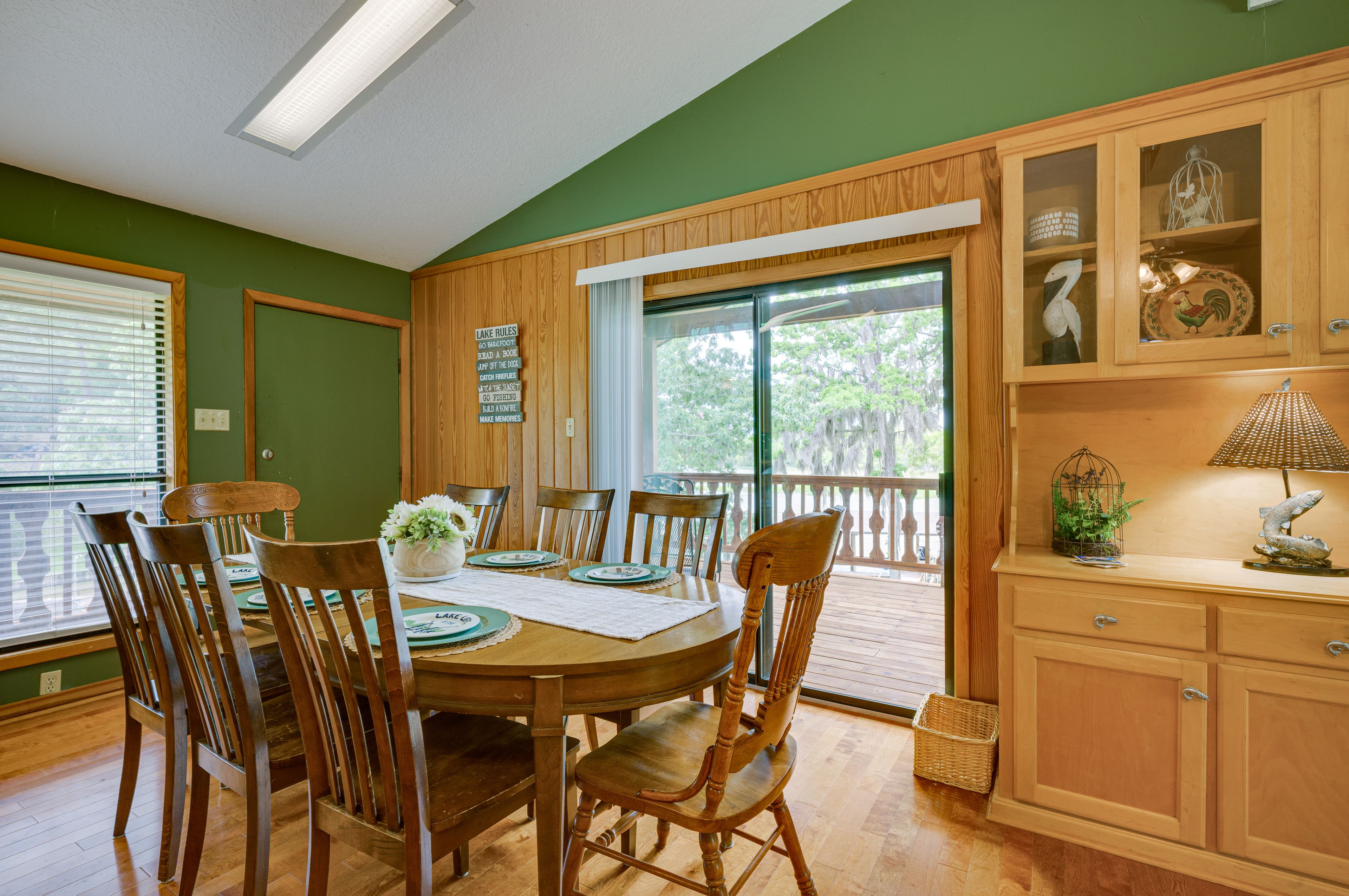 Dining Area | Dishware/Flatware Provided | Central Air Conditioning/Heat