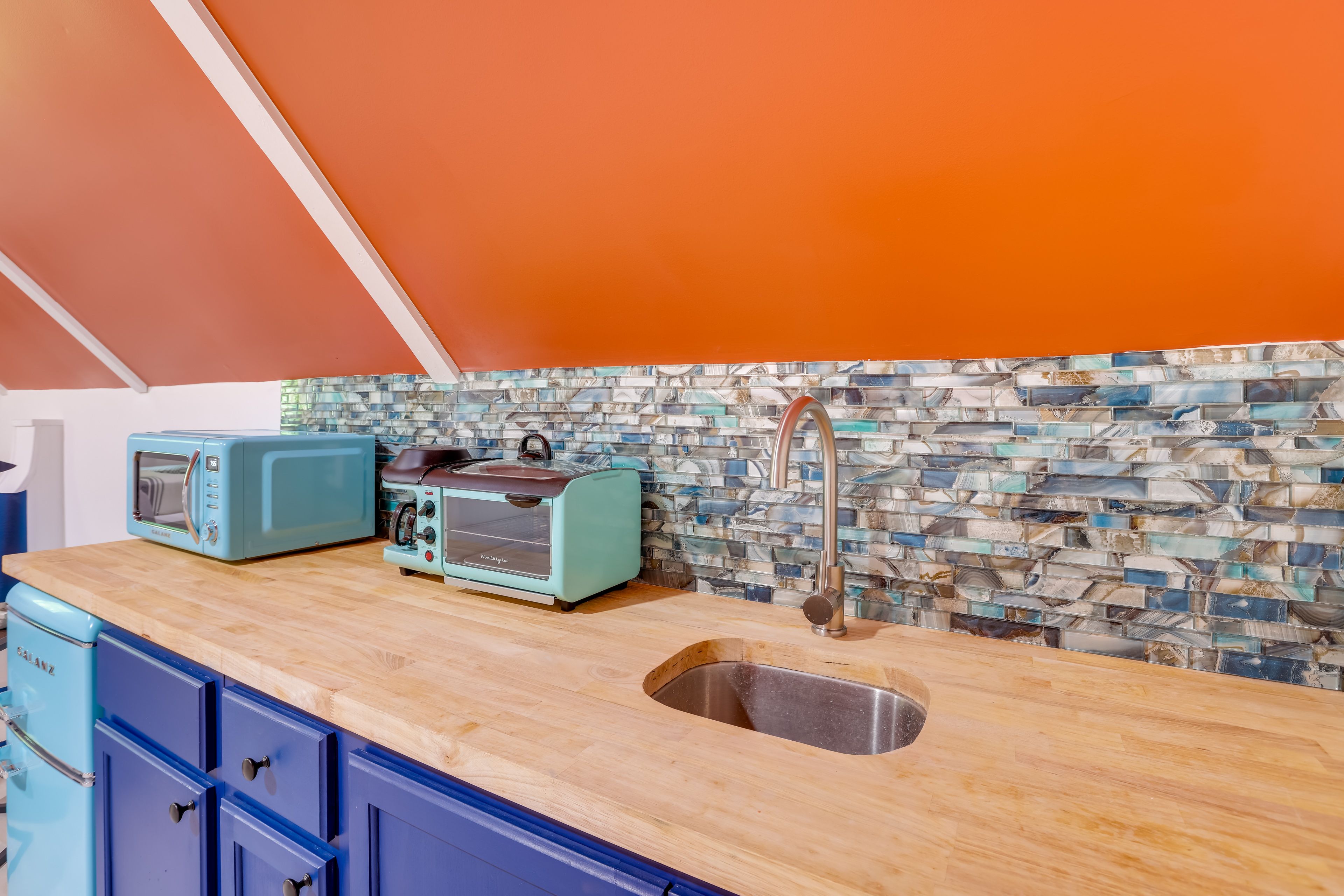 Kitchenette | Mini Refrigerator | Microwave | Coffee Maker