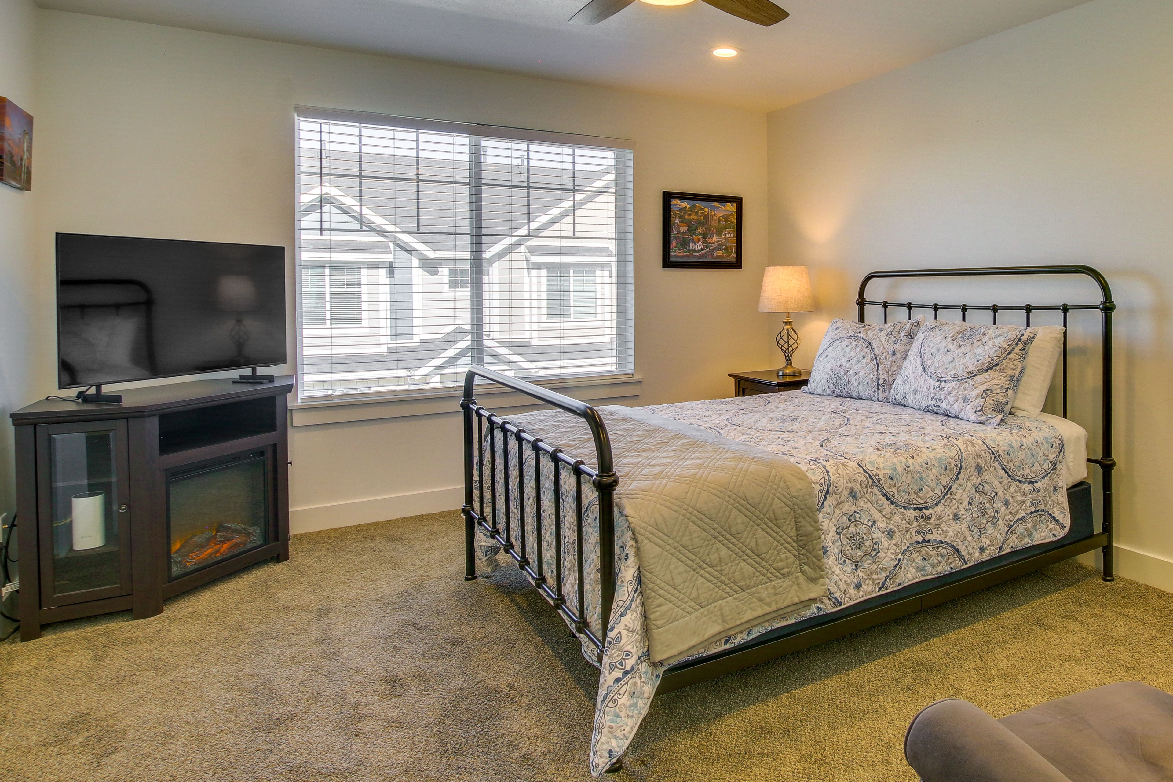 Bedroom 1 | Queen Bed | Electric Fireplace | 2nd Floor
