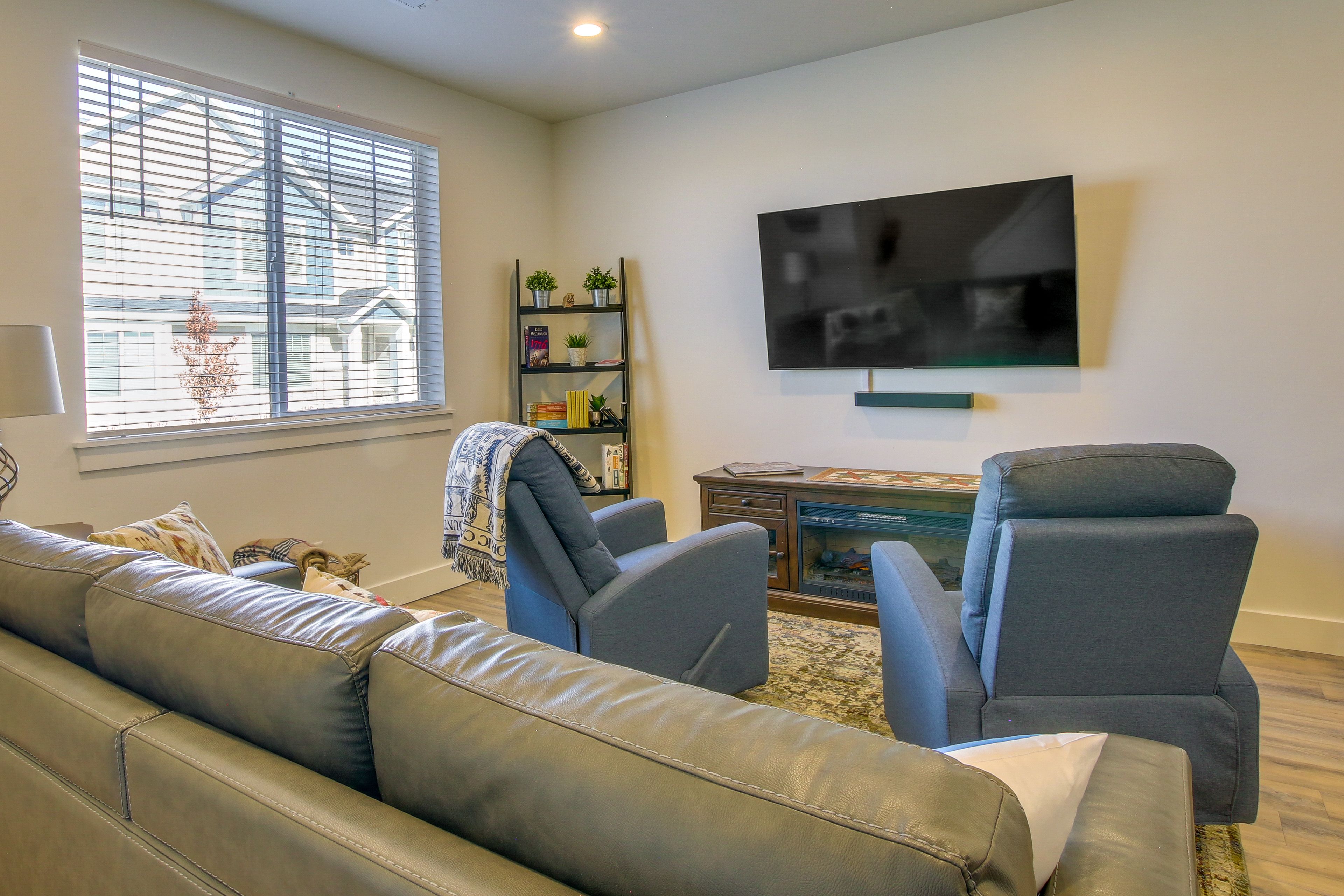 Living Room | Smart TV | Electric Fireplace