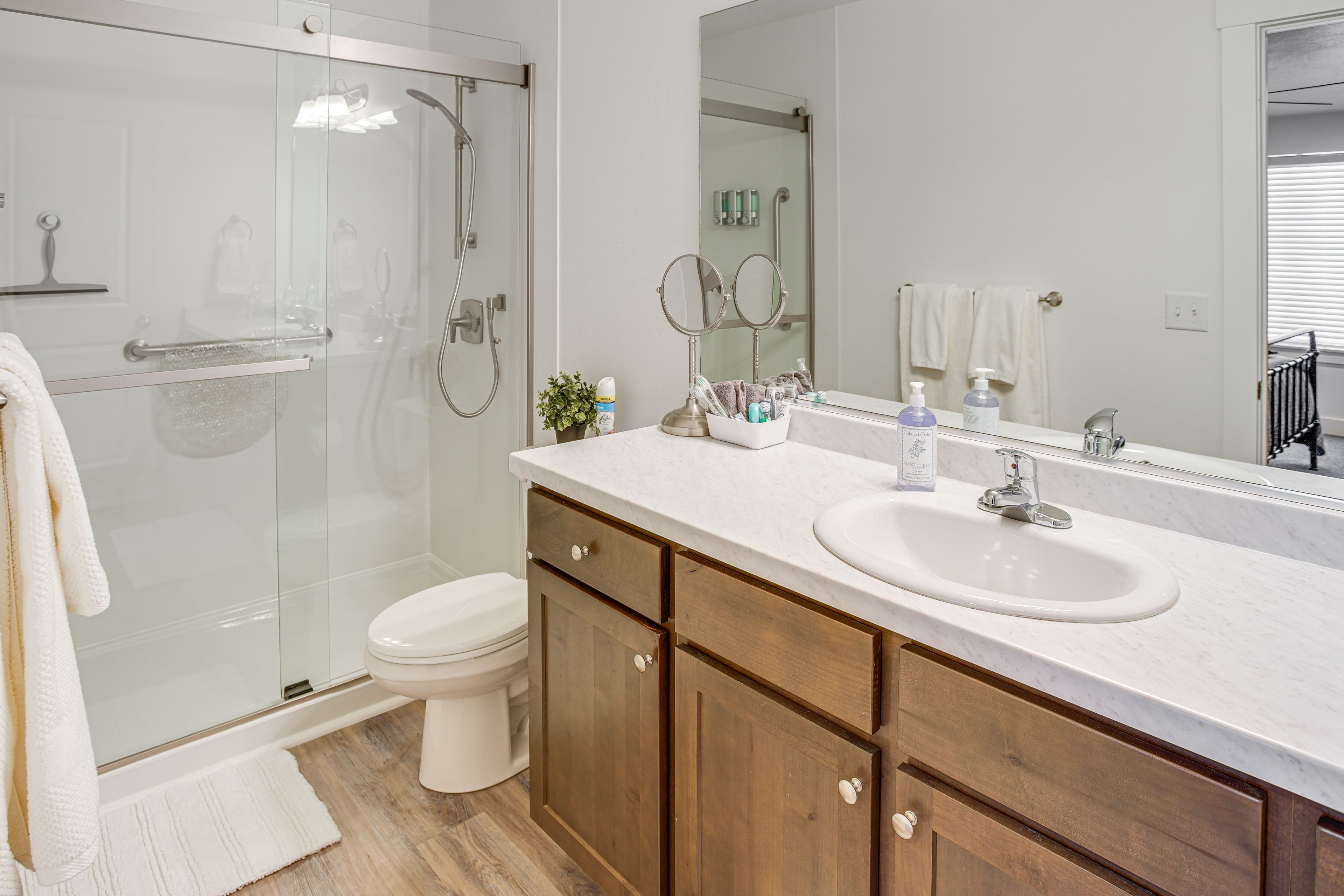 Full Bathroom | Complimentary Toiletries