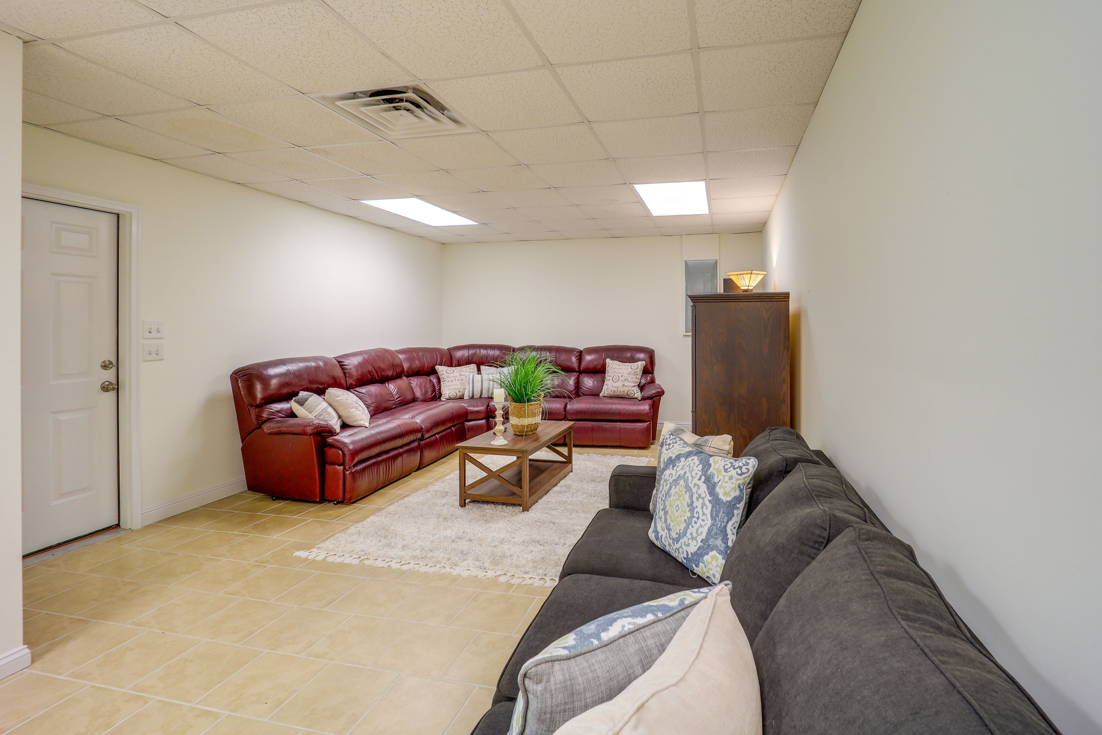 Den | Free WiFi | Full Sleeper Sofa
