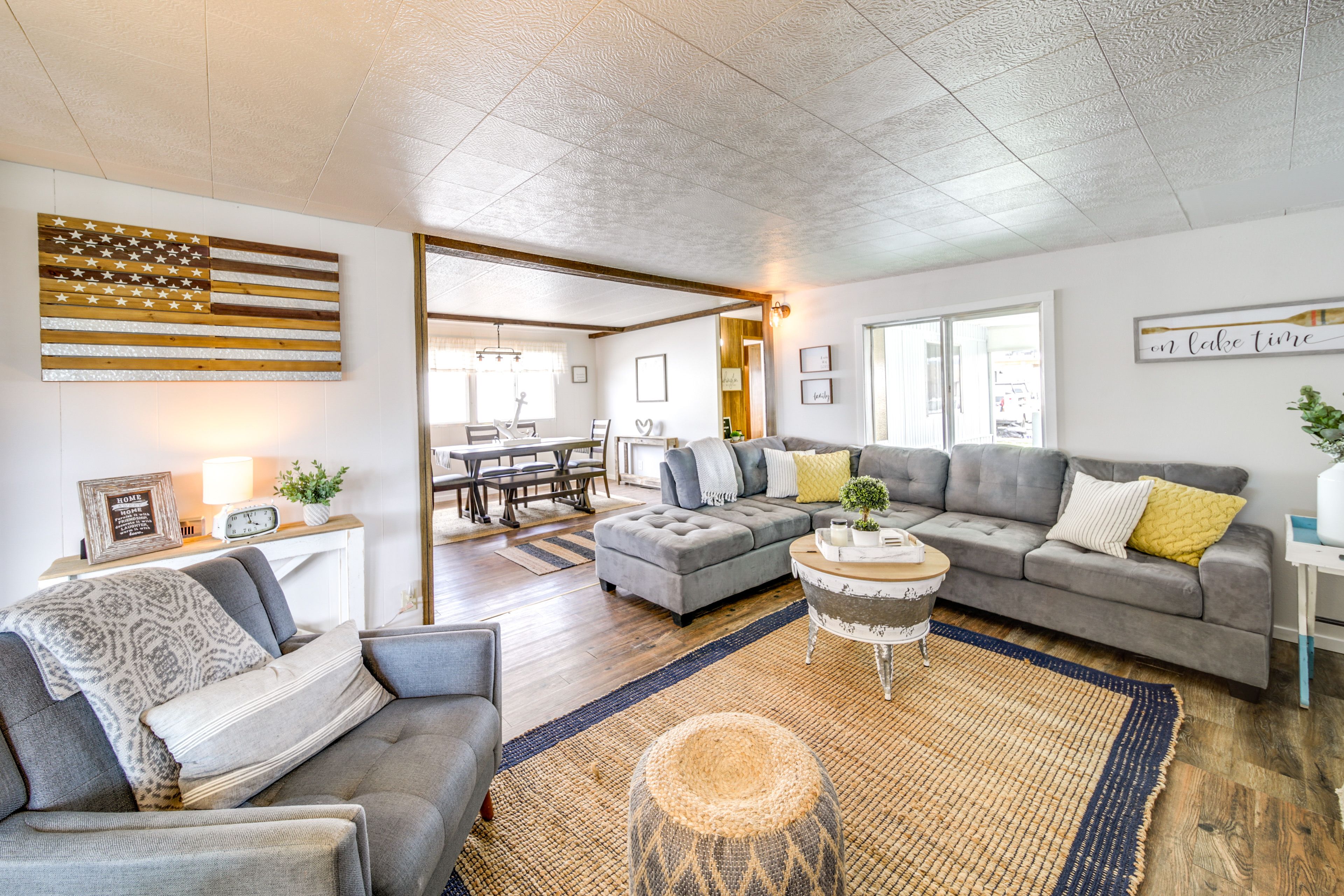Living Room | Free WiFi | Smart TV | Central A/C