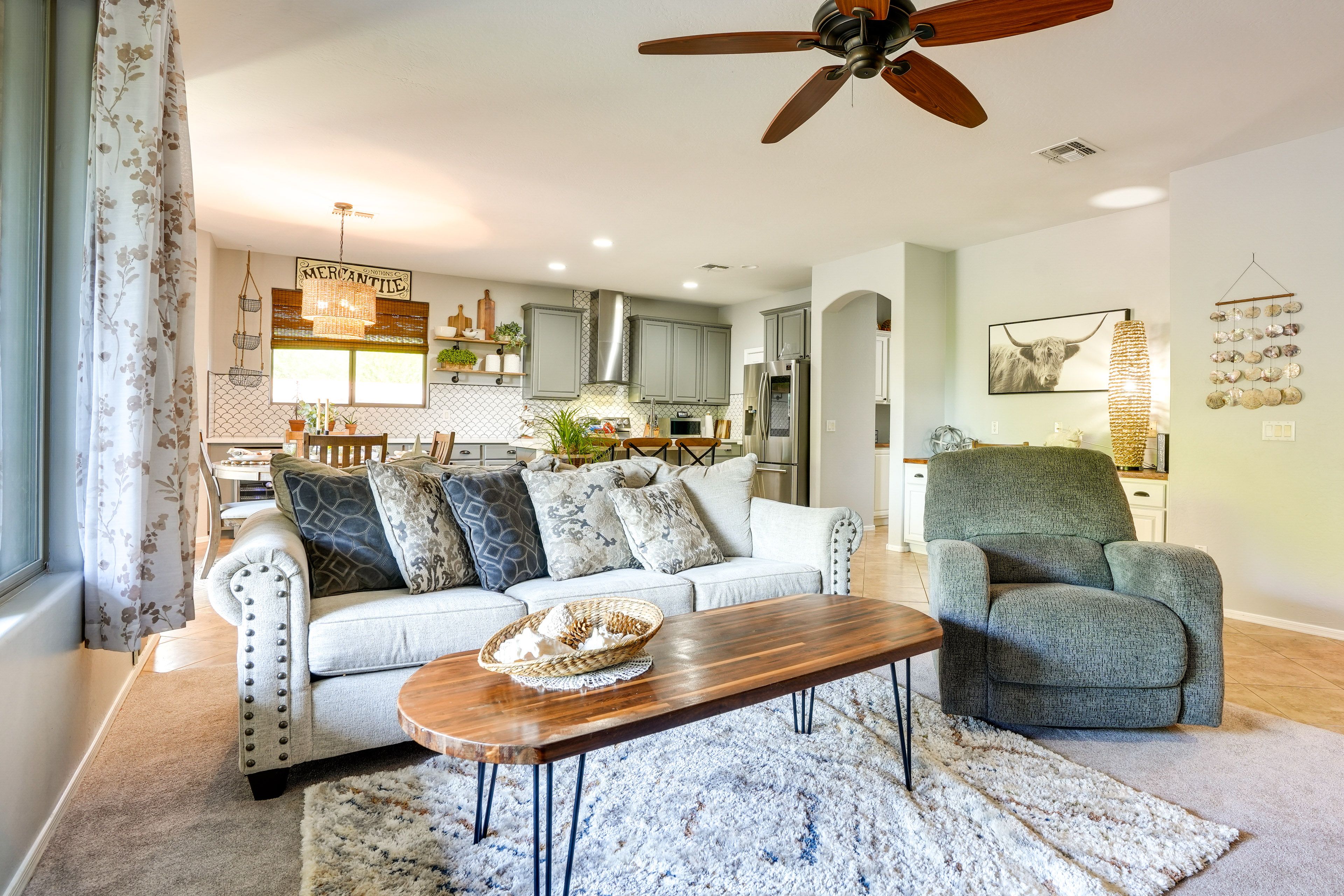Living Room | Free WiFi | Smart TV | Central A/C