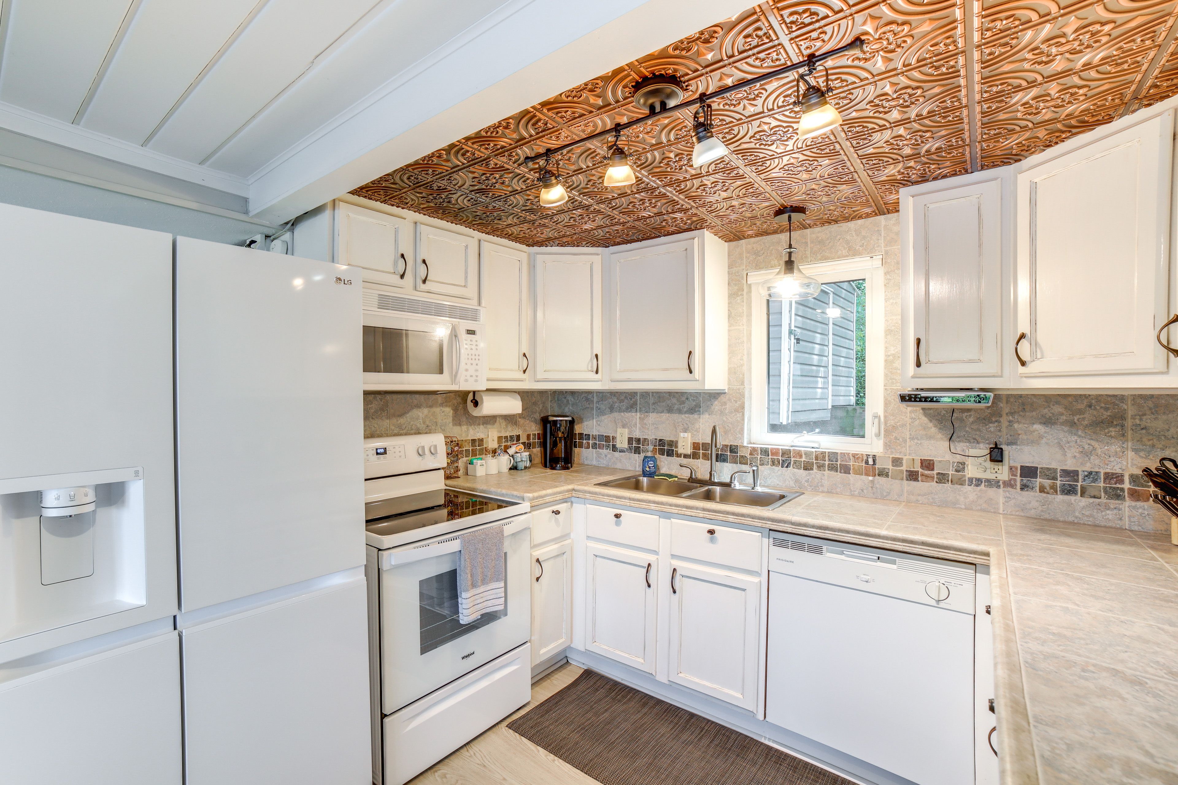 Kitchen | 1st Floor | Dishware & Flatware | Complimentary Spices