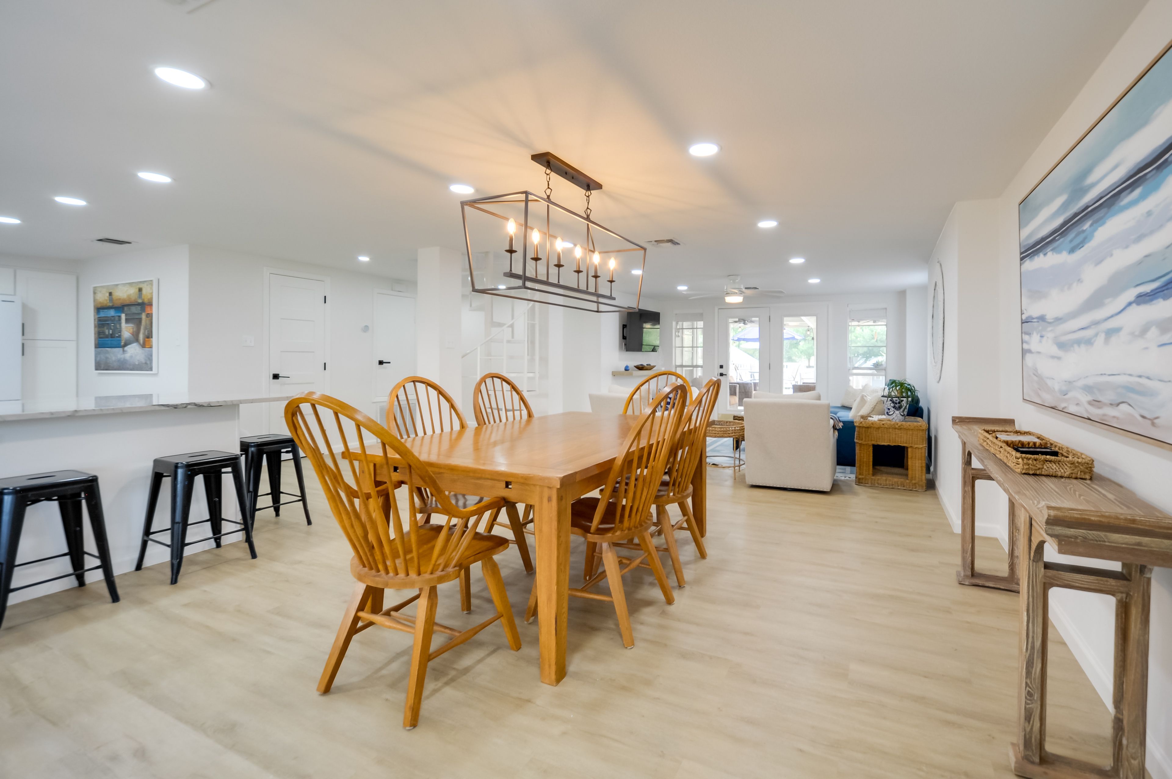 Dining Area | Dishware & Flatware Provided